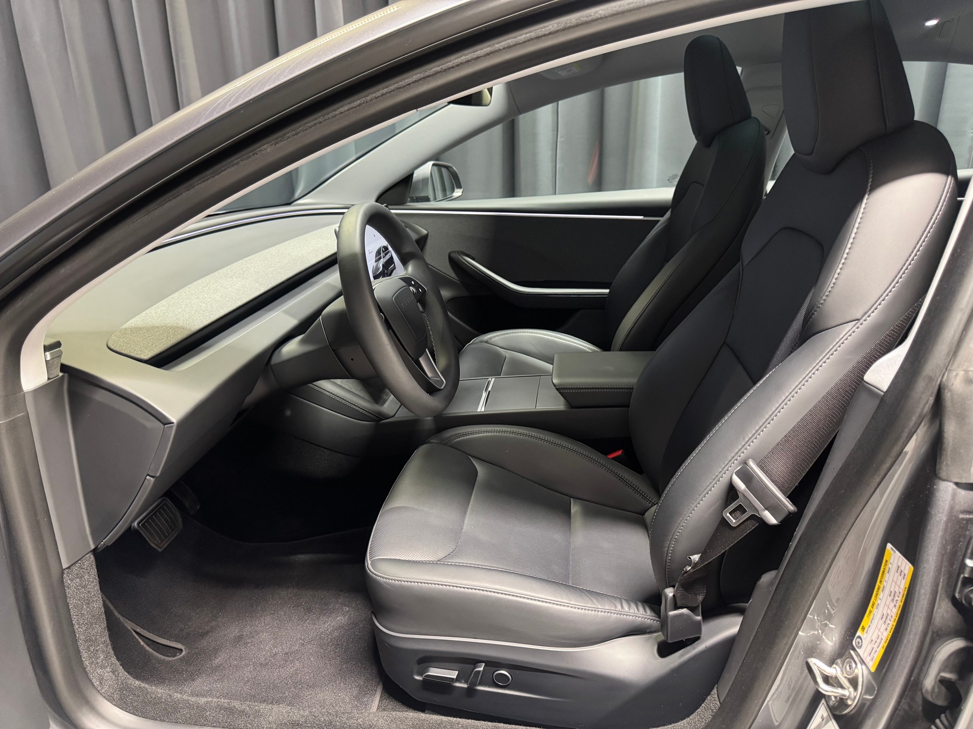 TESLA Model 3 RWD-image-6