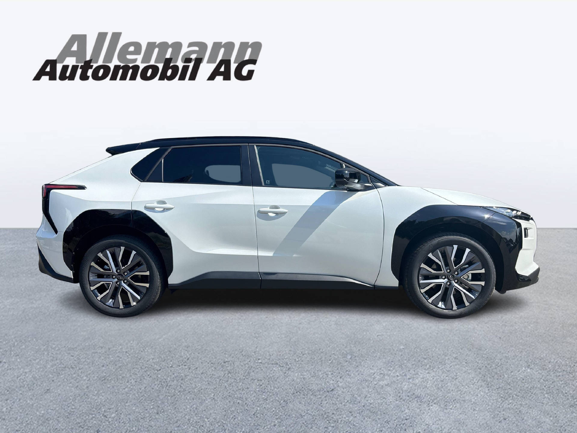 SUBARU Solterra eV Luxury AWD-image-6