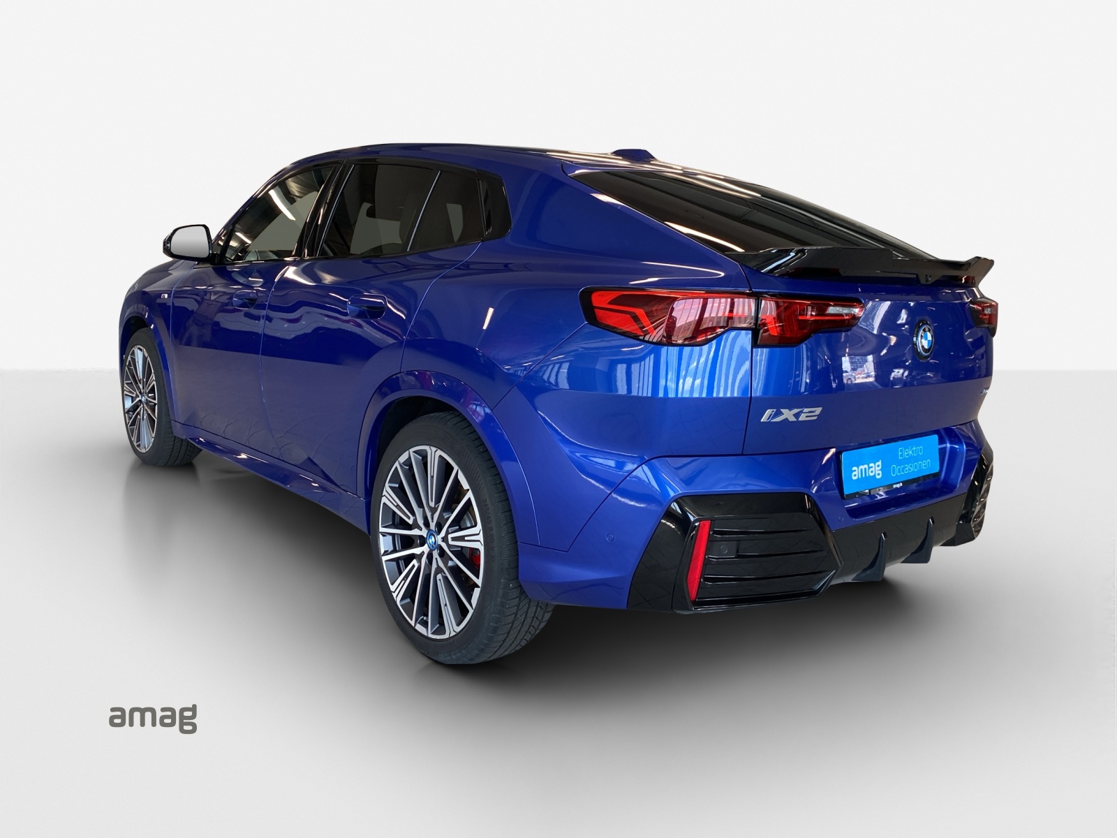 BMW iX2 xDrive 30 M Sport Pro-showroom-element-3