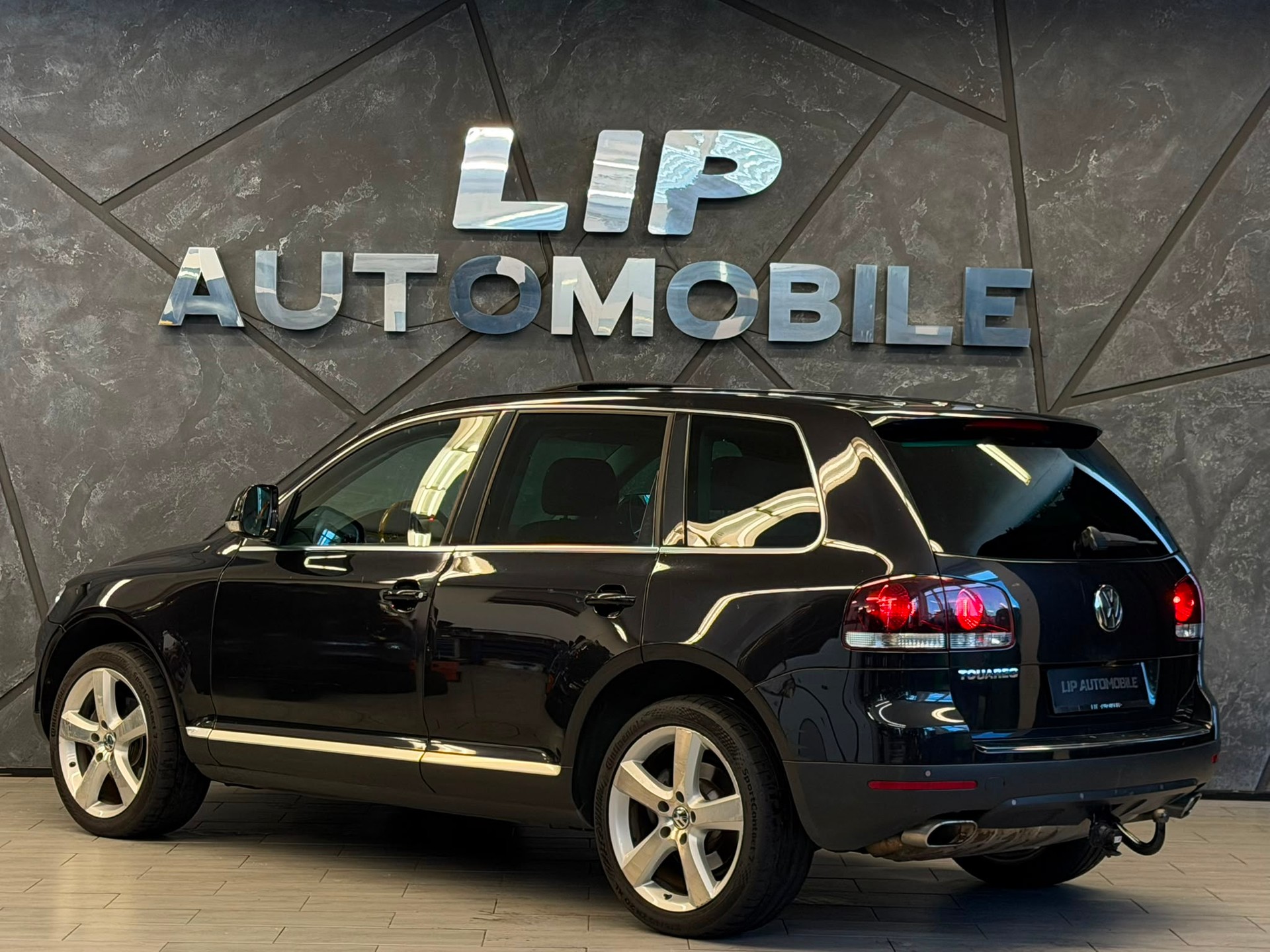 VW Touareg 3.0 TDI Automatic Individual-image-7