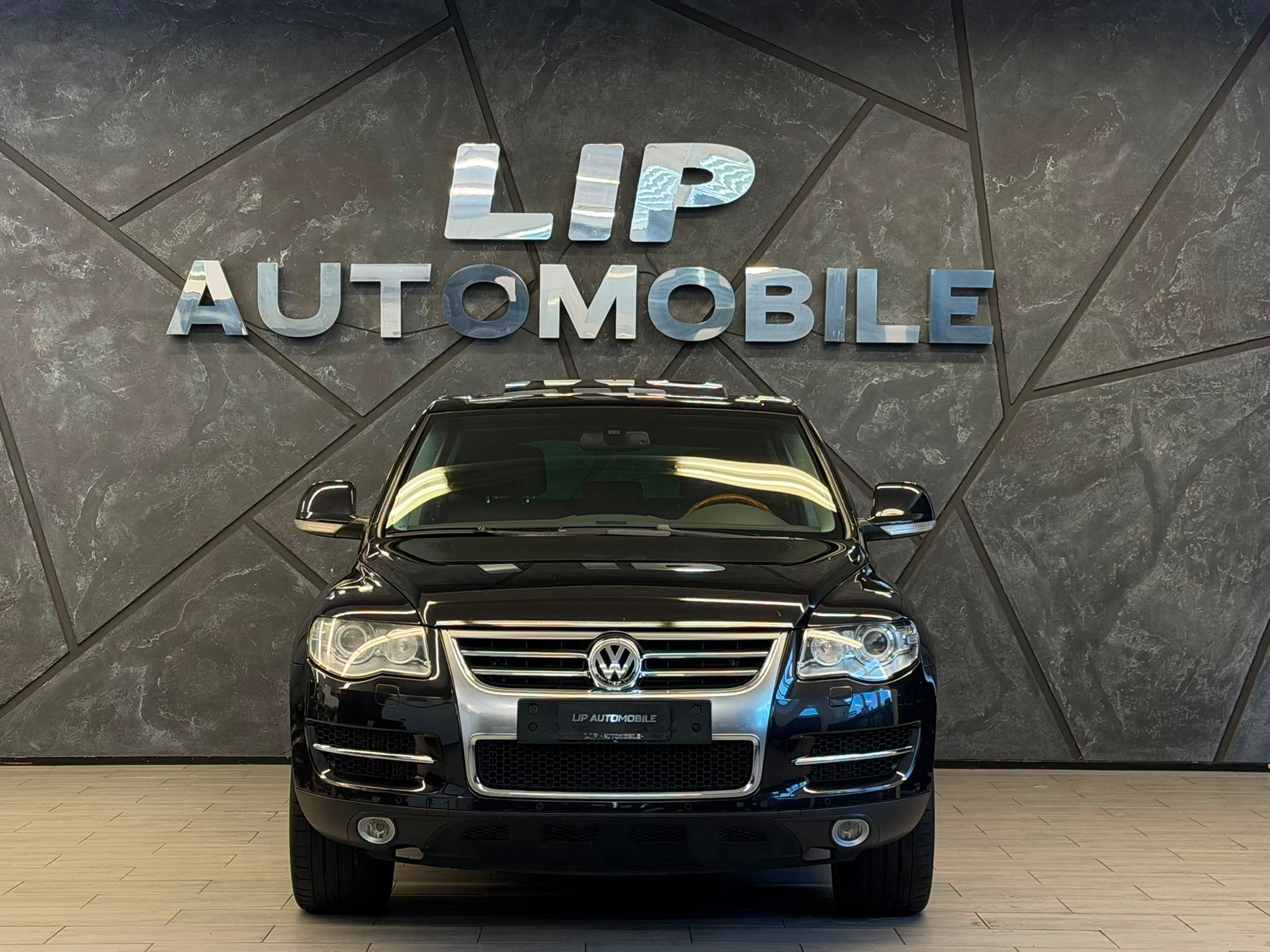VW Touareg 3.0 TDI Automatic Individual-image-1