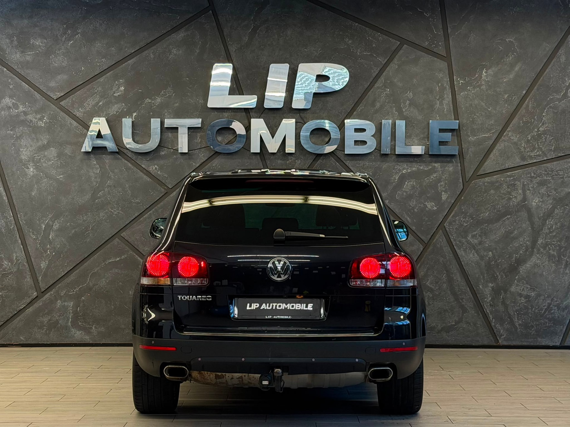 VW Touareg 3.0 TDI Automatic Individual-image-6