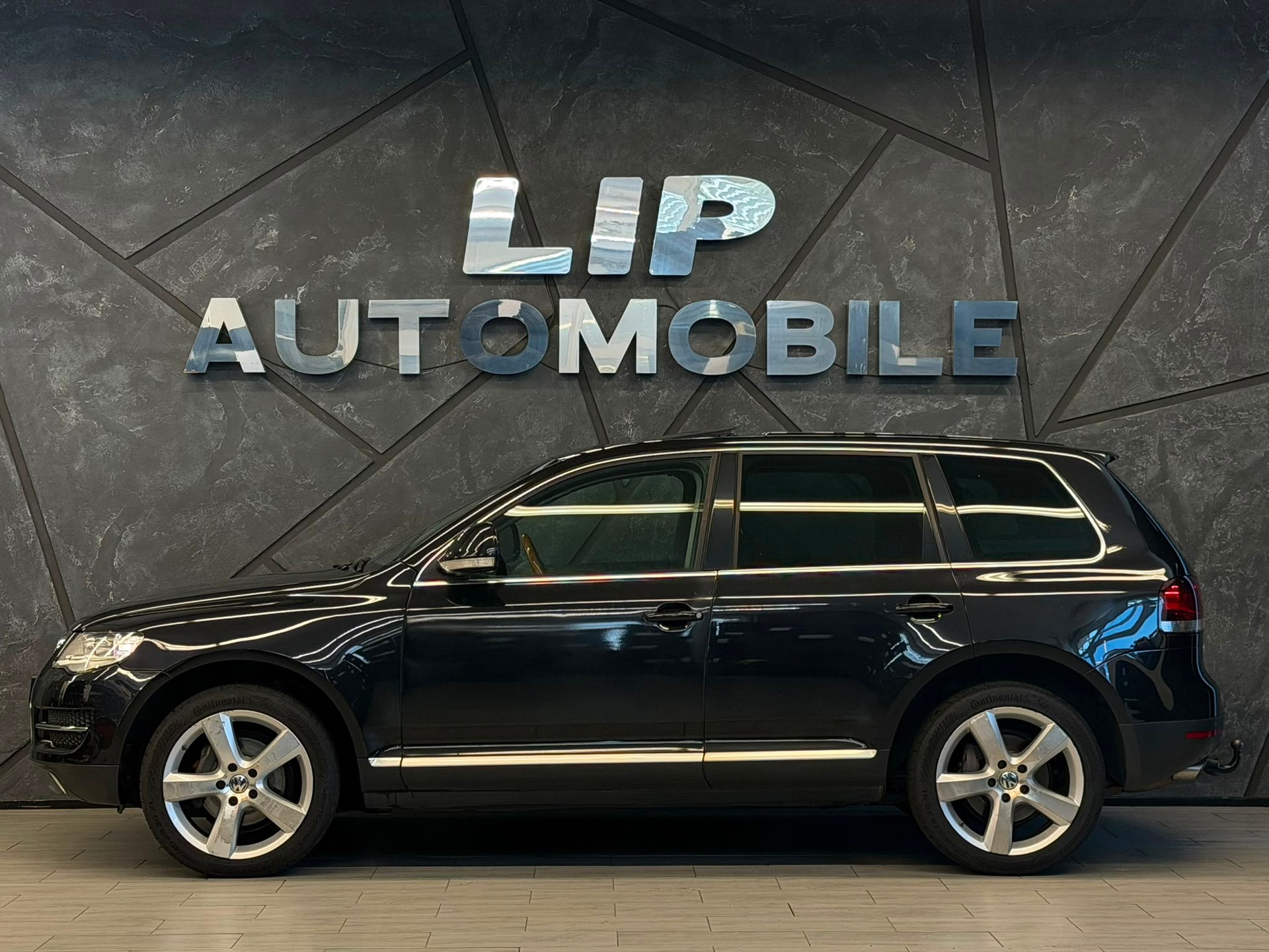 VW Touareg 3.0 TDI Automatic Individual-image-4