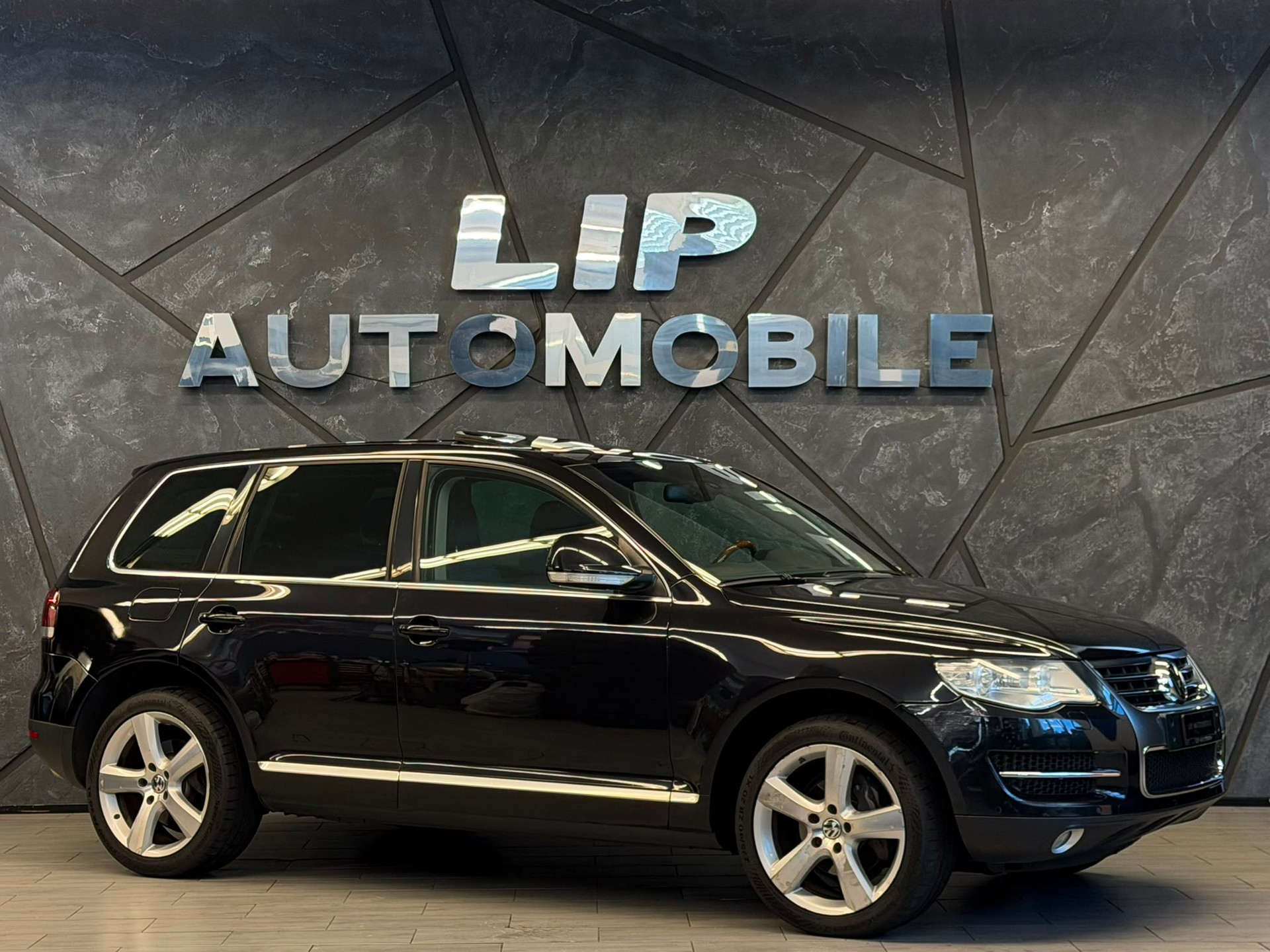 VW Touareg 3.0 TDI Automatic Individual-image-2