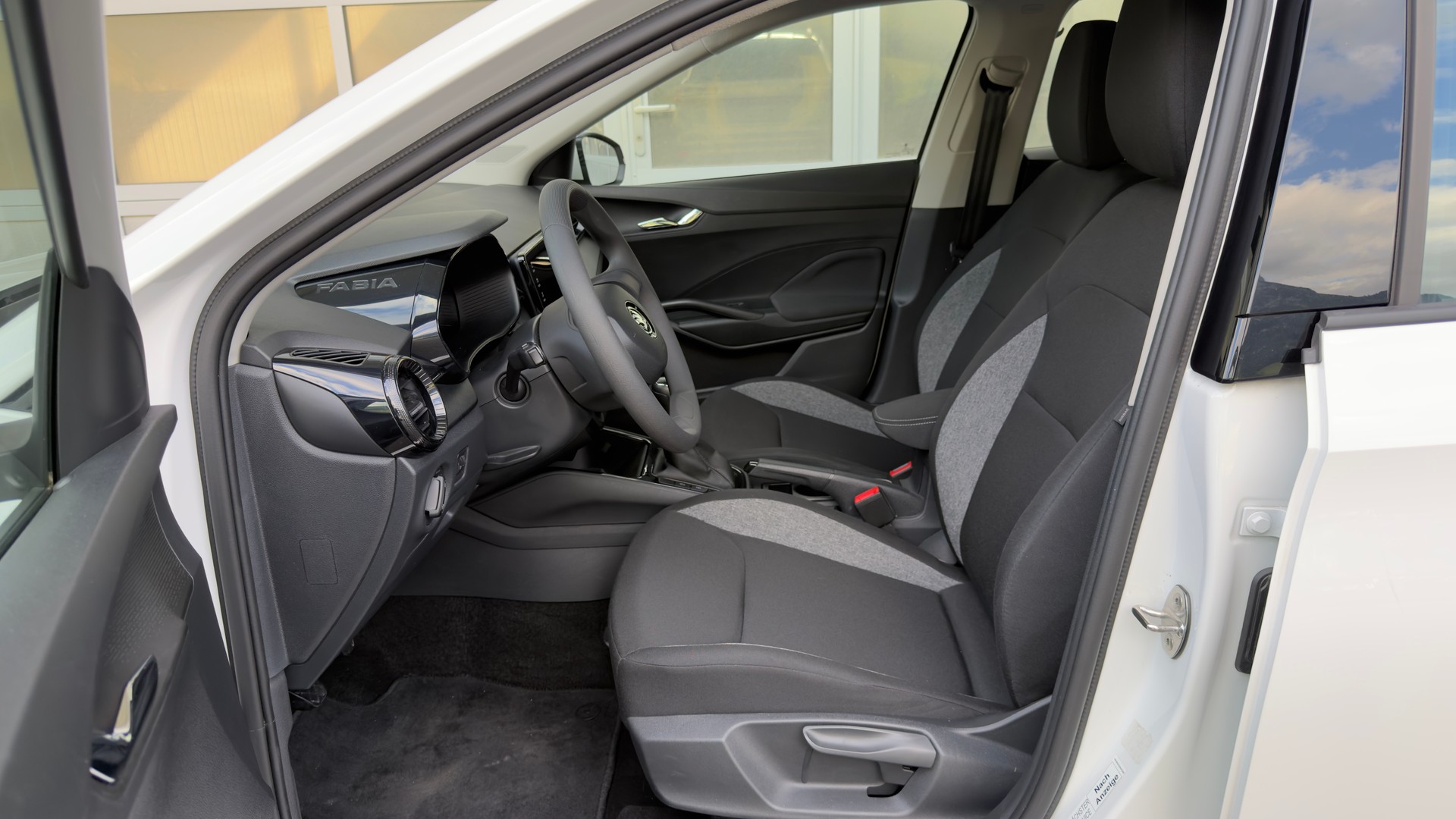 SKODA Fabia 1.0 MPI Essence-image-8
