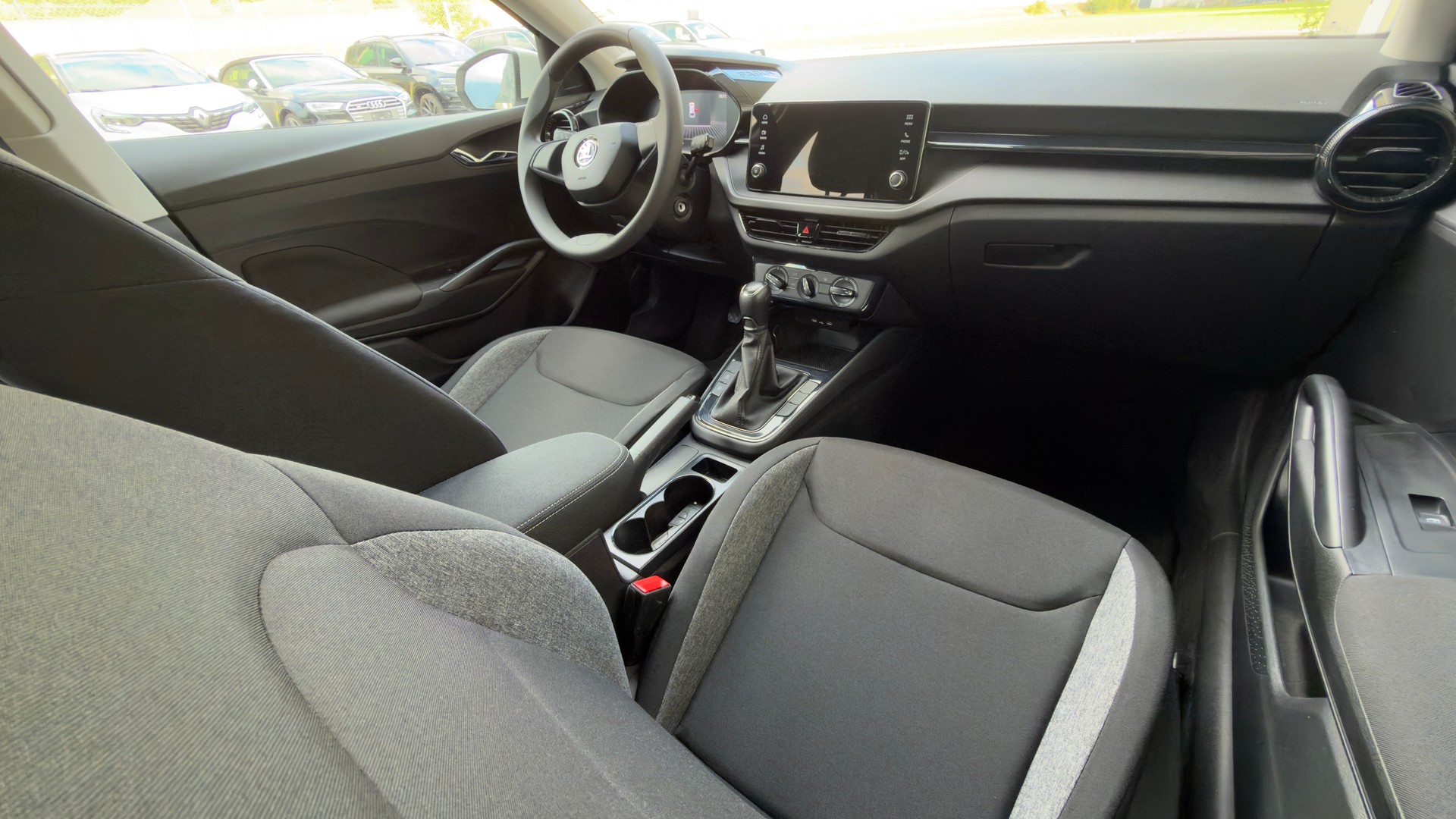 SKODA Fabia 1.0 MPI Essence-image-12