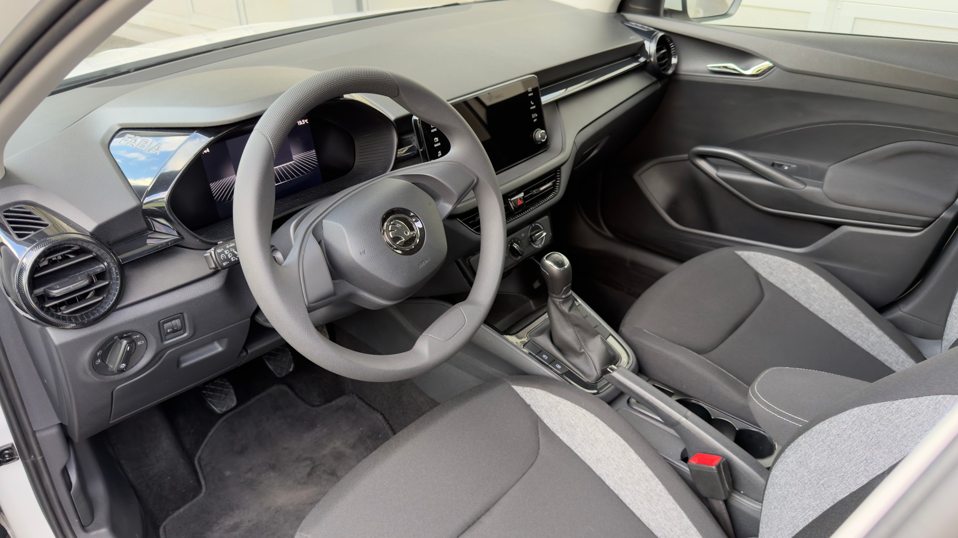 SKODA Fabia 1.0 MPI Essence-image-10