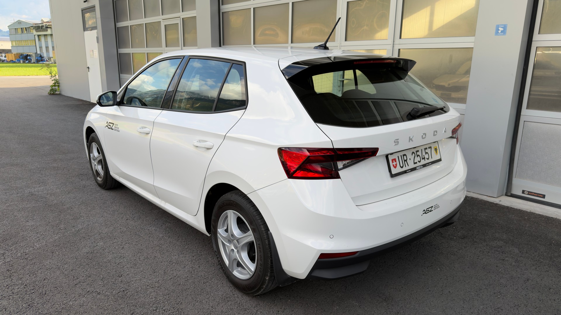 SKODA Fabia 1.0 MPI Essence-image-1