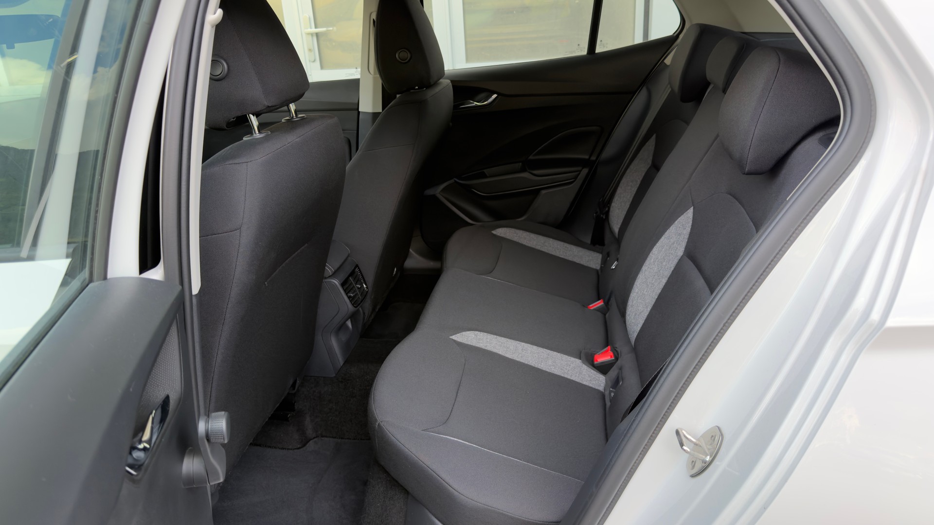 SKODA Fabia 1.0 MPI Essence-image-9