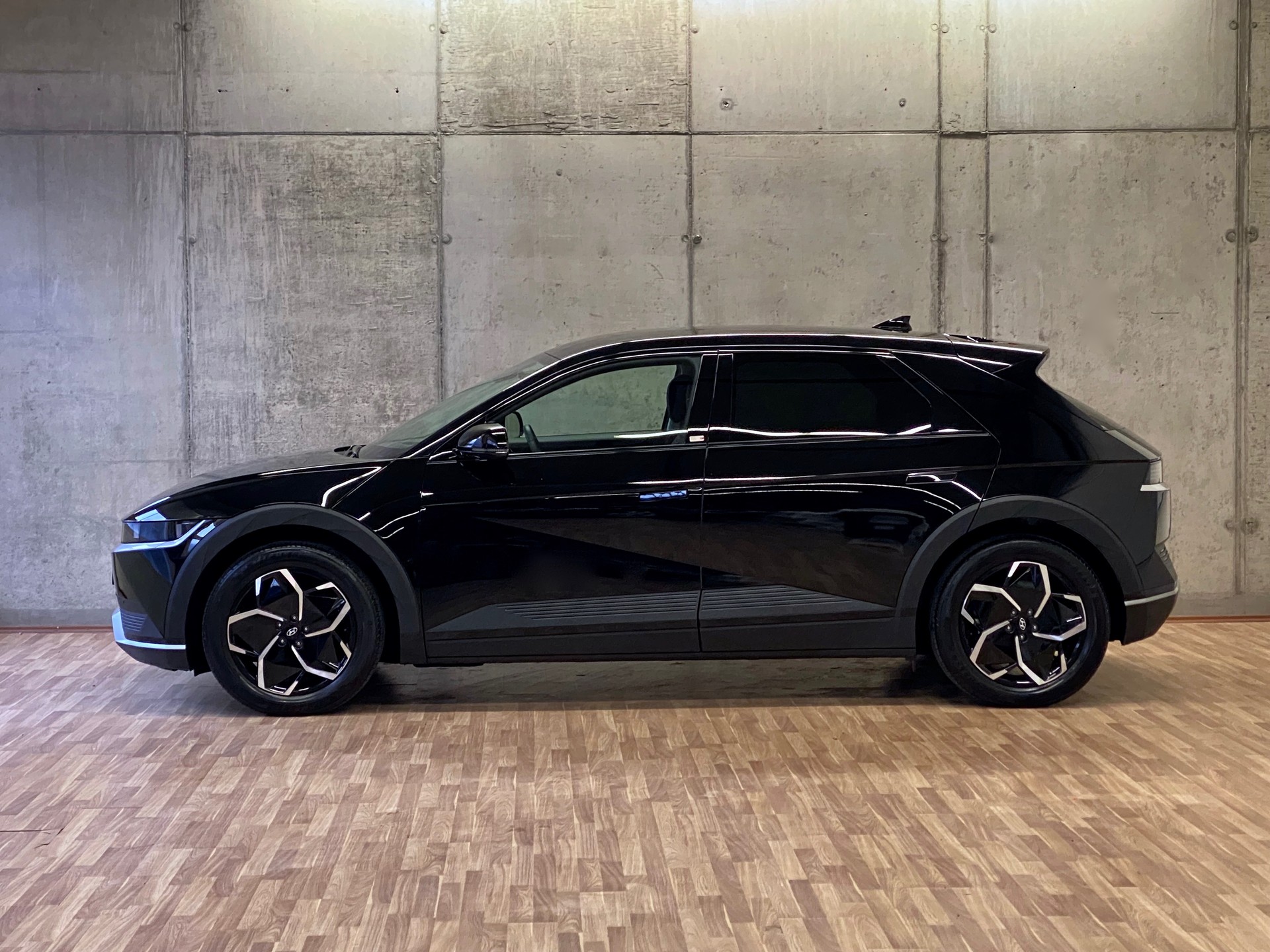 HYUNDAI Ioniq 5 77kWh*Swiss*Vertex*4WD*-image-20