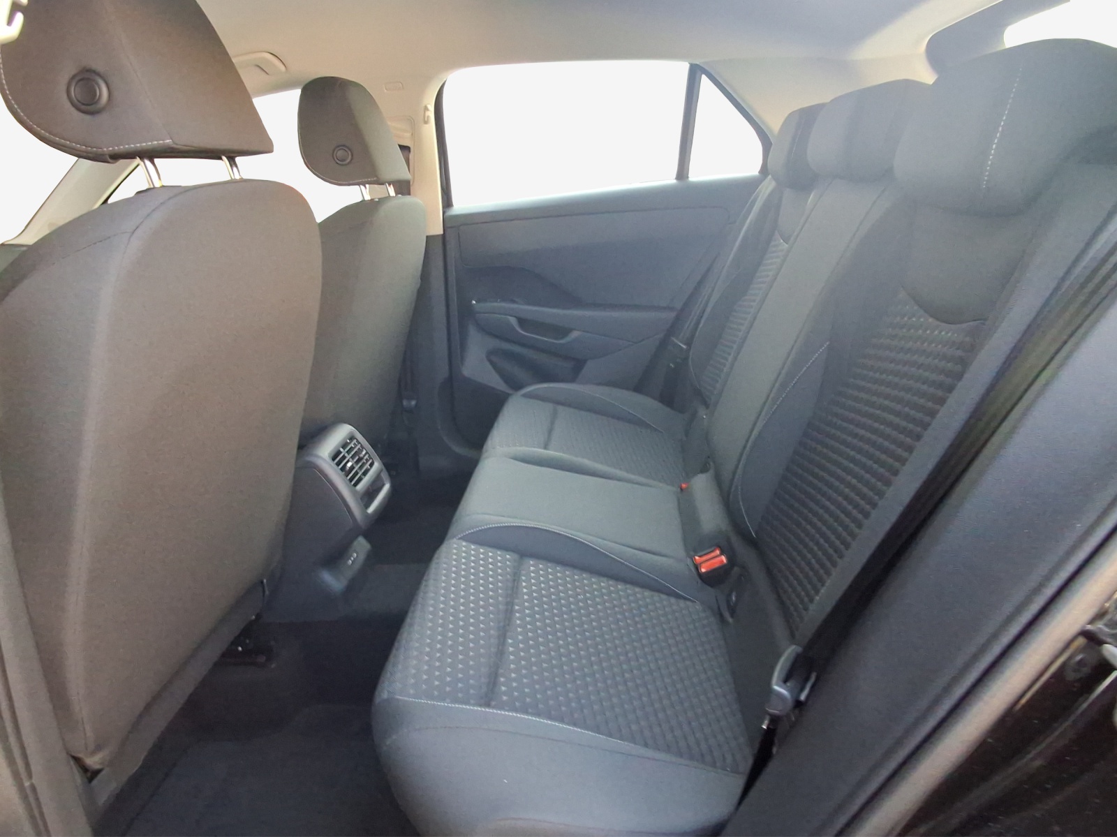 VW T-Roc 1.5 eTSI mHEV Trend DSG-image-11