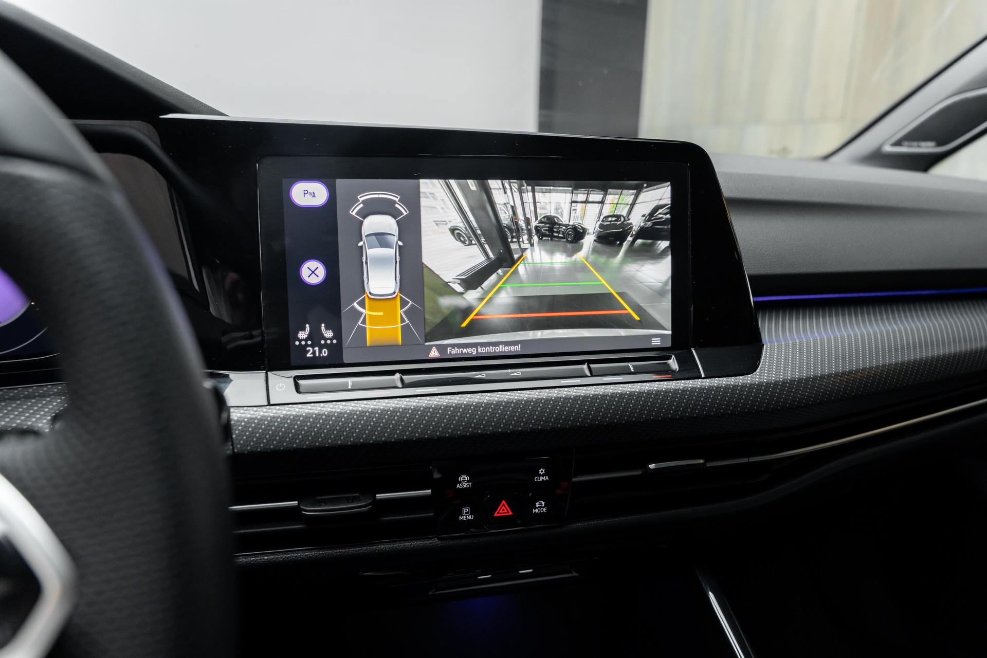 VW Golf 1.5 eTSI mHEV ACT R-Line 75 Edition DSG-image-12