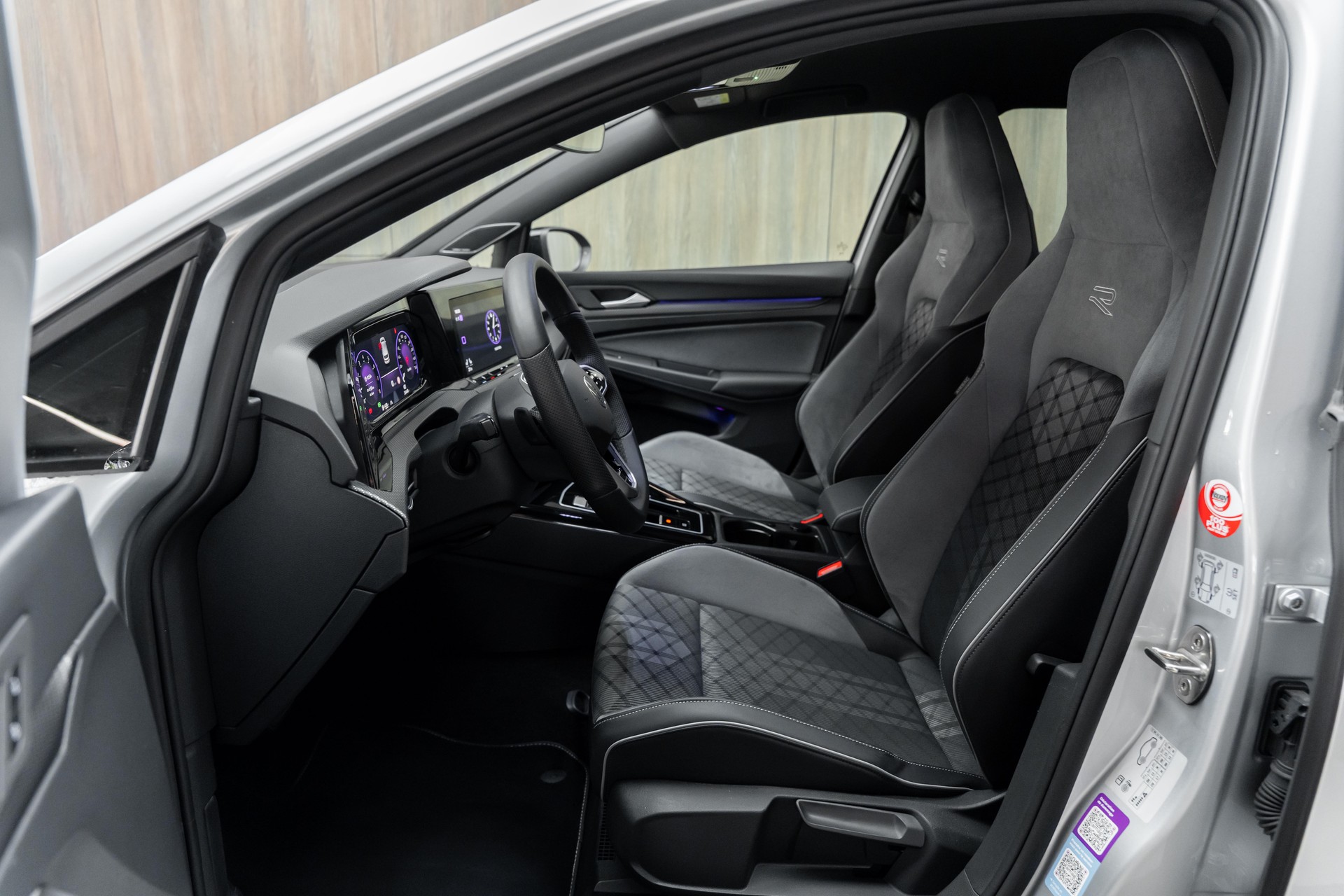 VW Golf 1.5 eTSI mHEV ACT R-Line 75 Edition DSG-image-4