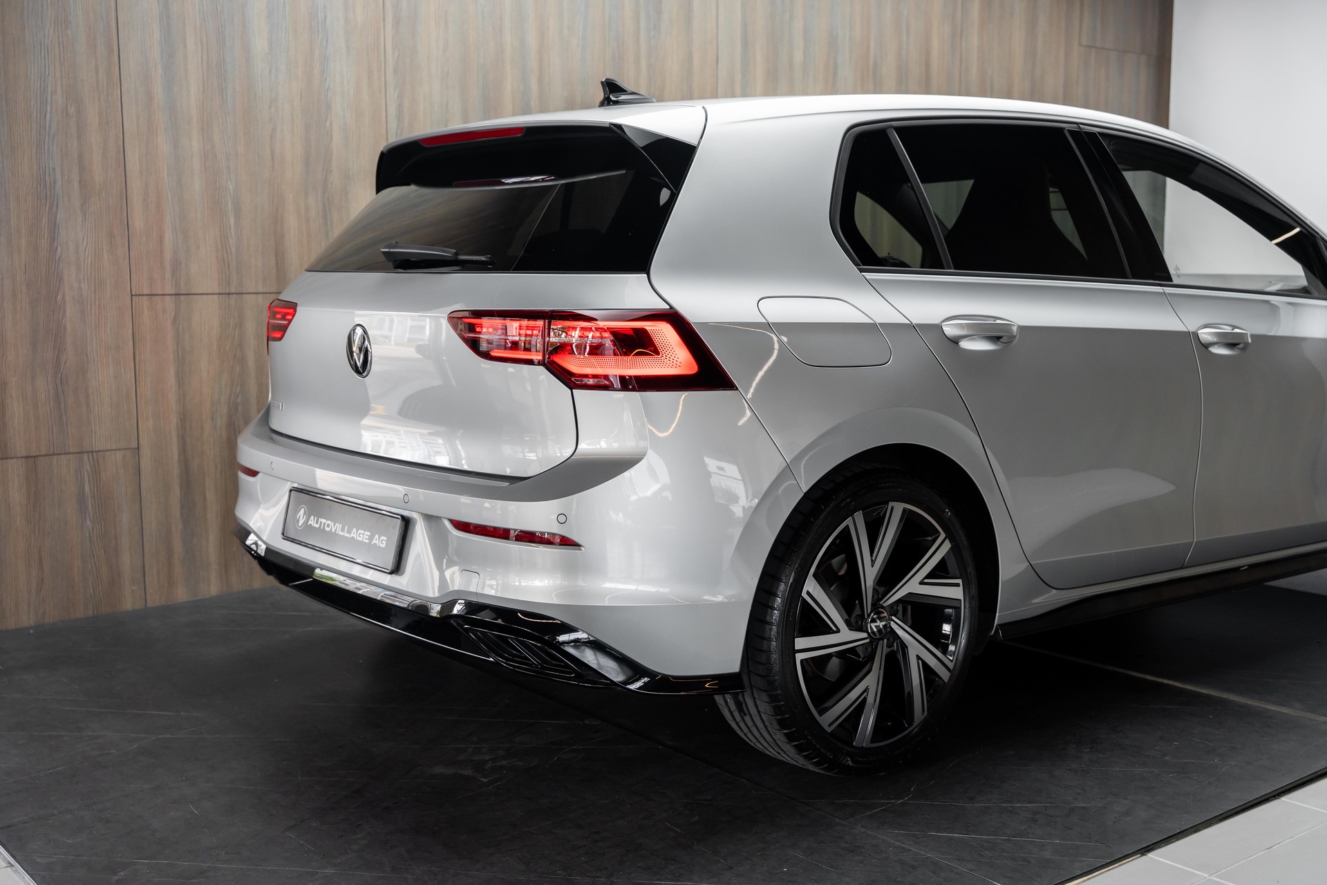 VW Golf 1.5 eTSI mHEV ACT R-Line 75 Edition DSG-image-27