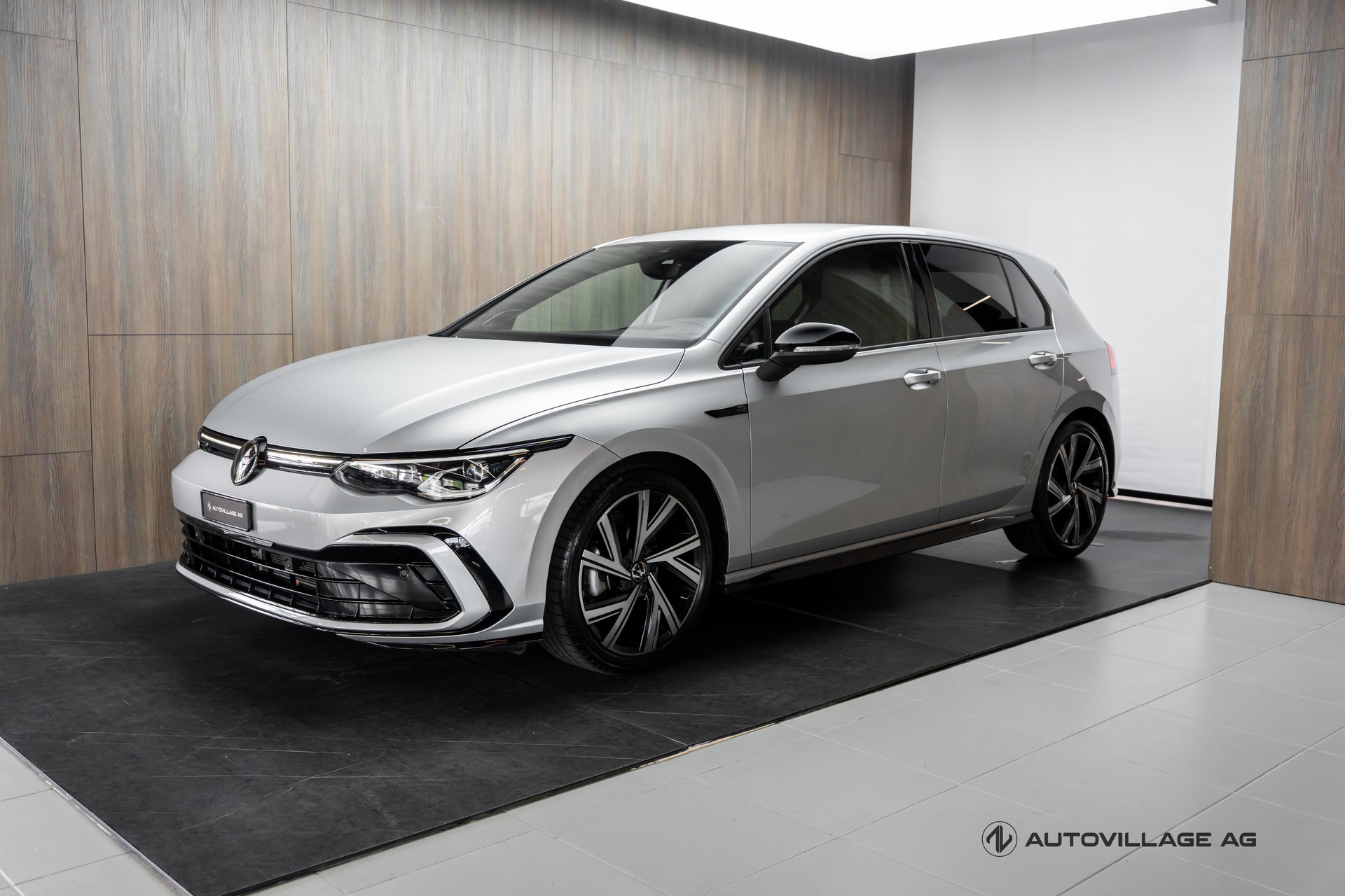 VW Golf 1.5 eTSI mHEV ACT R-Line 75 Edition DSG-image-0