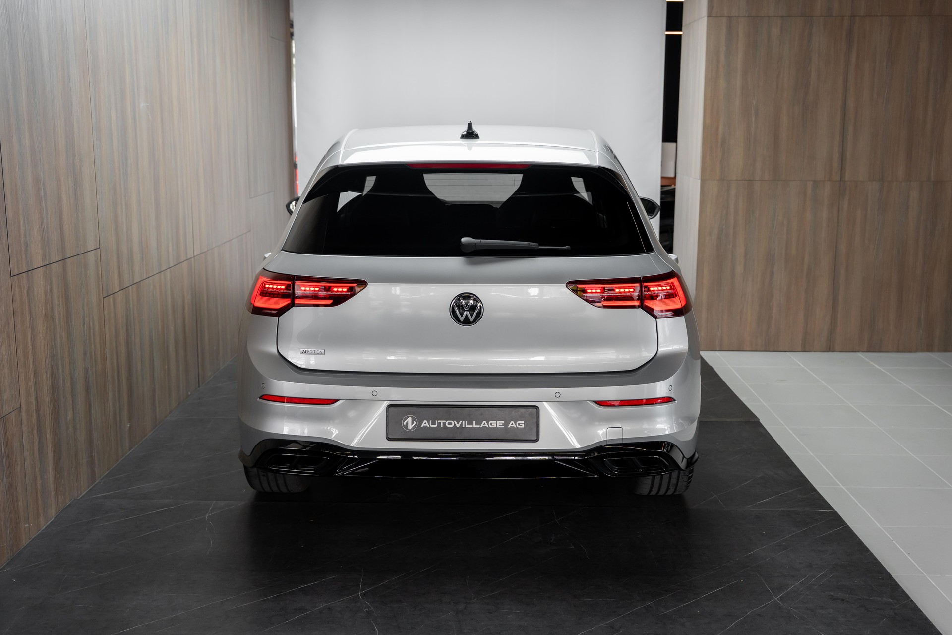 VW Golf 1.5 eTSI mHEV ACT R-Line 75 Edition DSG-image-29