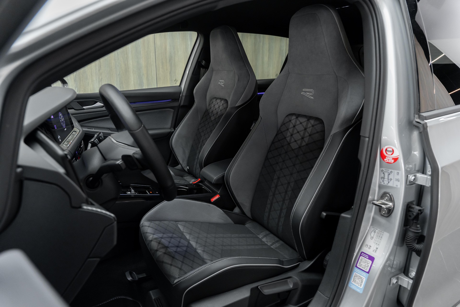 VW Golf 1.5 eTSI mHEV ACT R-Line 75 Edition DSG-image-5