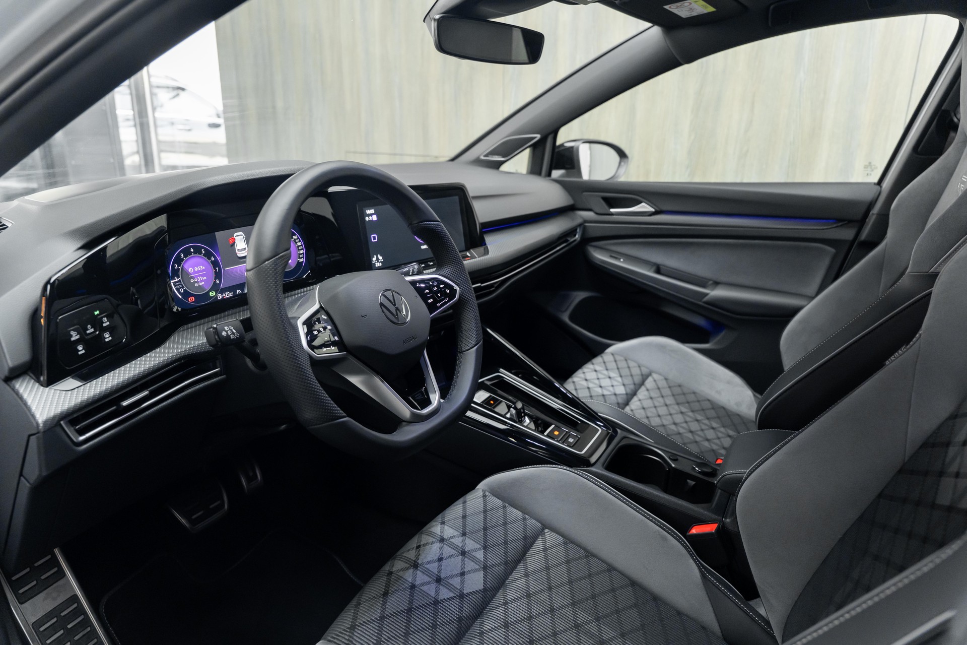 VW Golf 1.5 eTSI mHEV ACT R-Line 75 Edition DSG-image-3