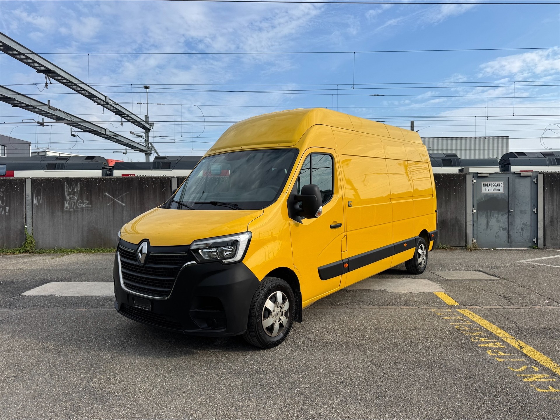 RENAULT Master T35 2.3 Blue dCi 135 L3H3-image-0