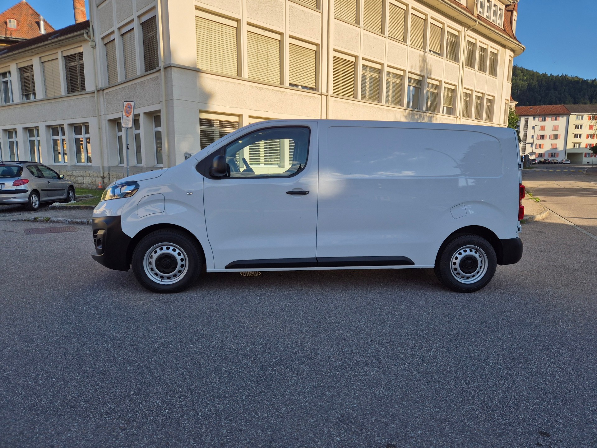 FIAT E-Scudo 50kWh L2 Base Swiss Edition PLUS-image-1