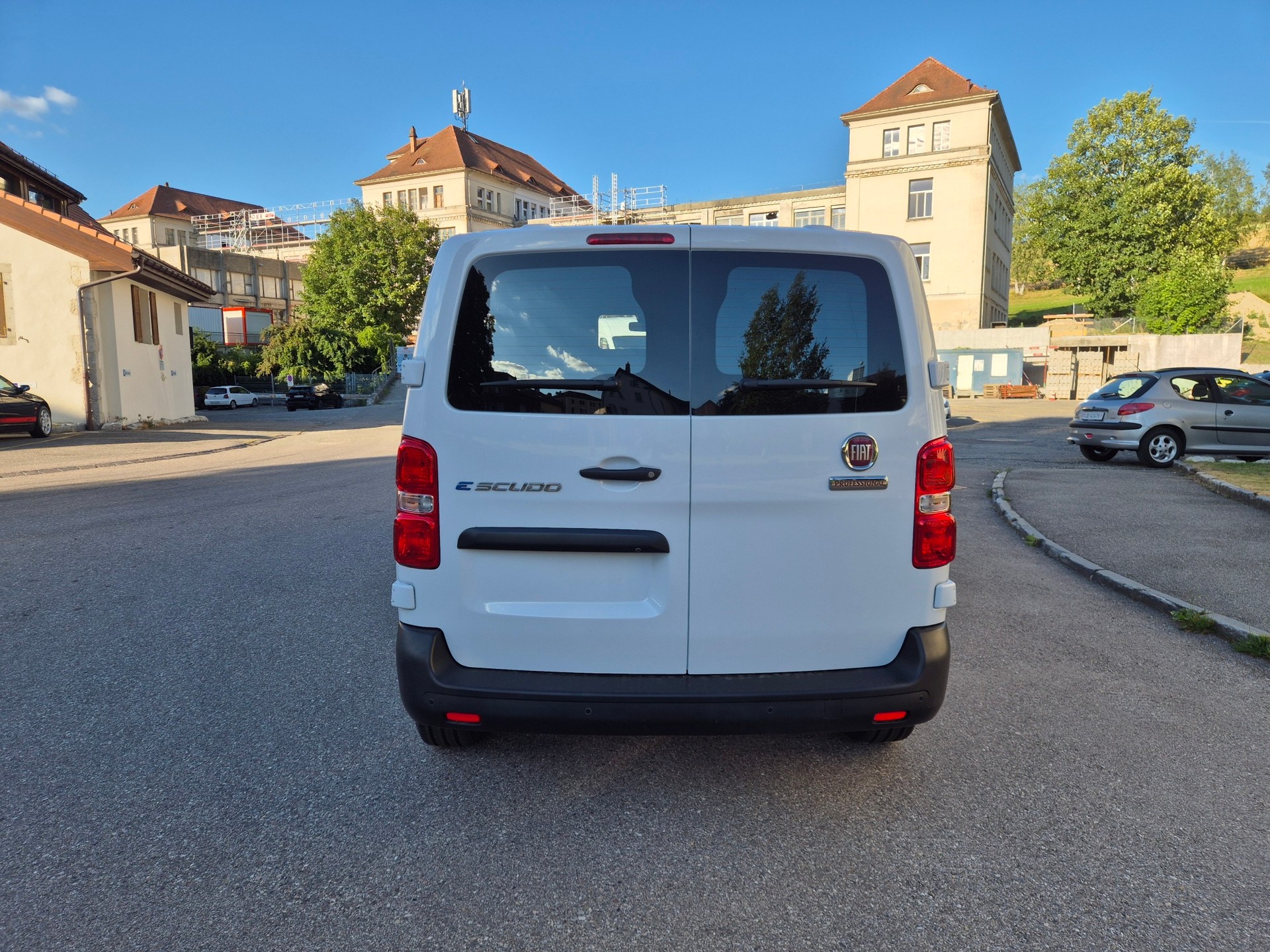 FIAT E-Scudo 50kWh L2 Base Swiss Edition PLUS-image-3