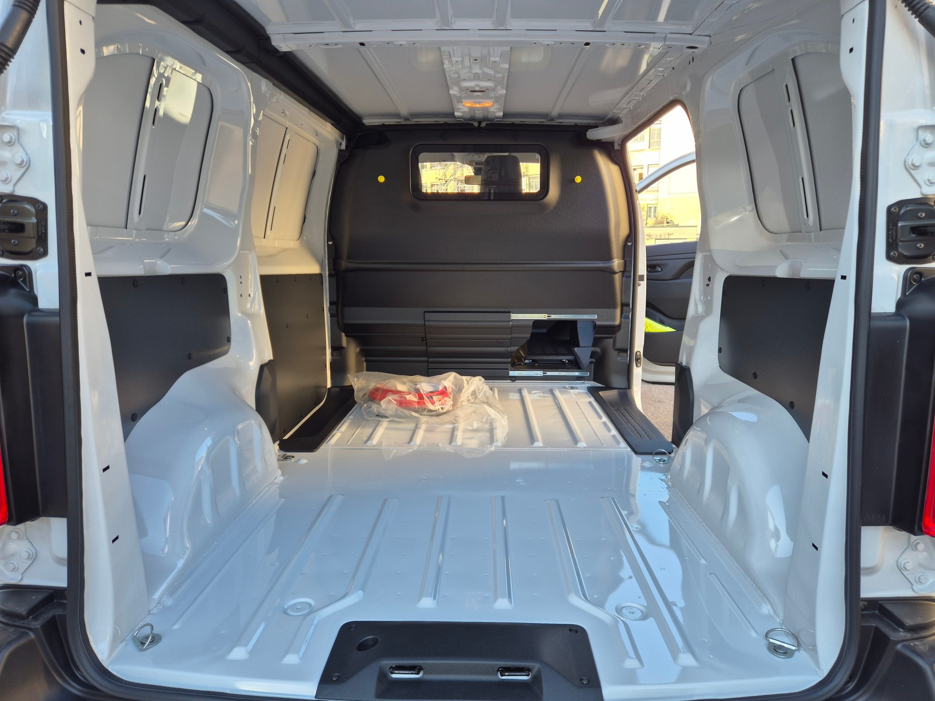 FIAT E-Scudo 50kWh L2 Base Swiss Edition PLUS-image-7
