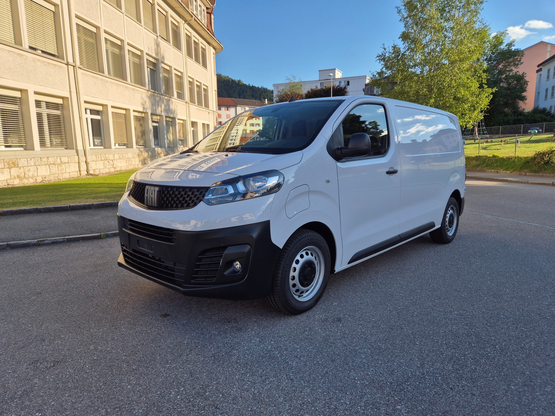 FIAT E-Scudo 50kWh L2 Base Swiss Edition PLUS-image-0