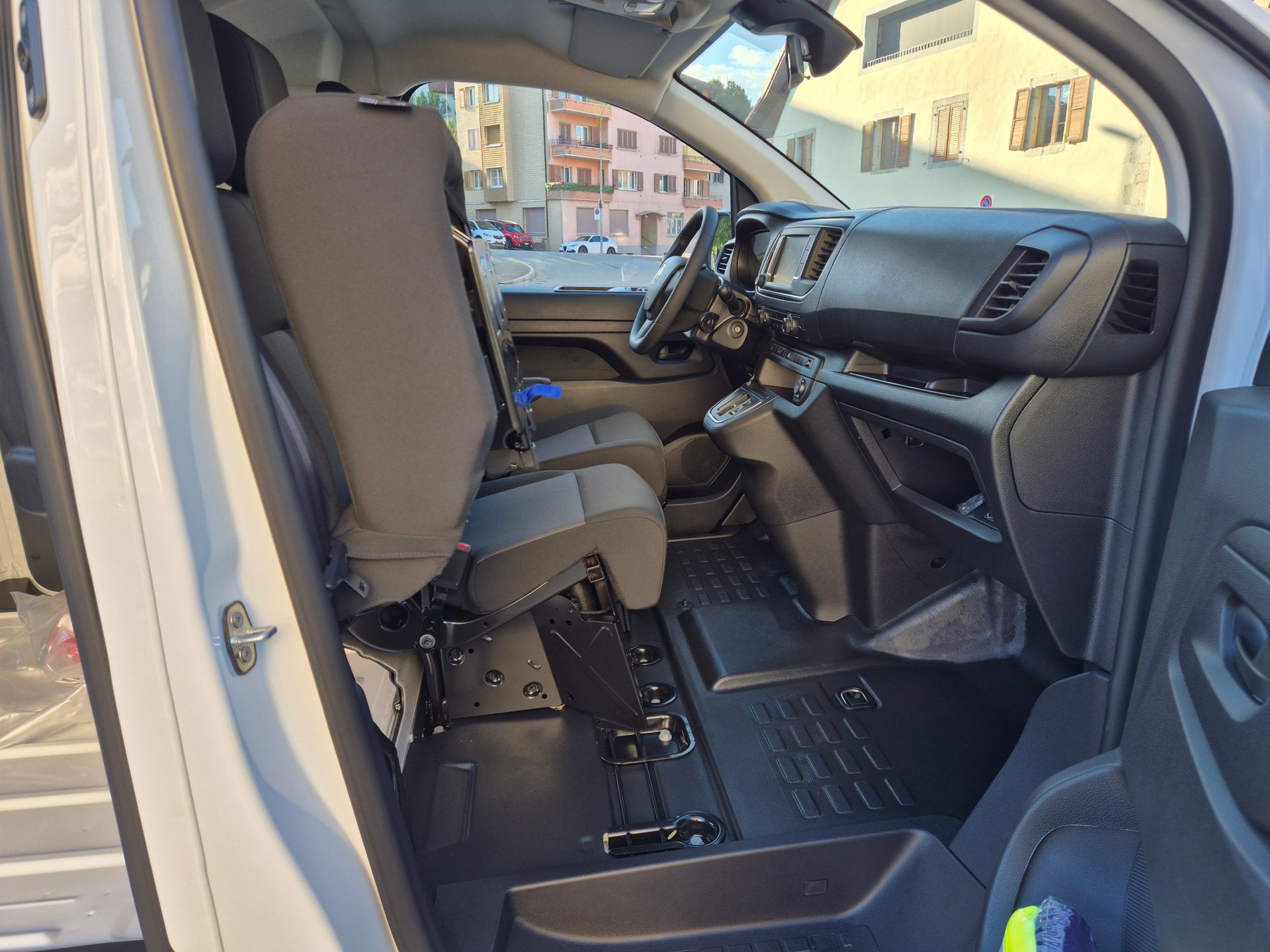FIAT E-Scudo 50kWh L2 Base Swiss Edition PLUS-image-6