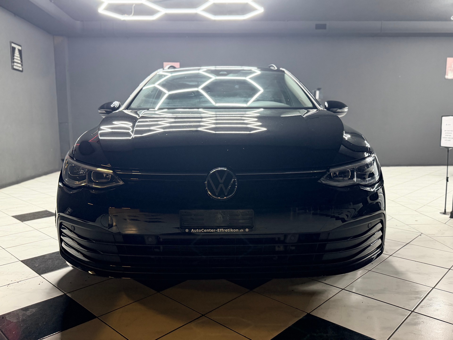 VW Golf Variant 1.5 TSI Life DSG-image-2