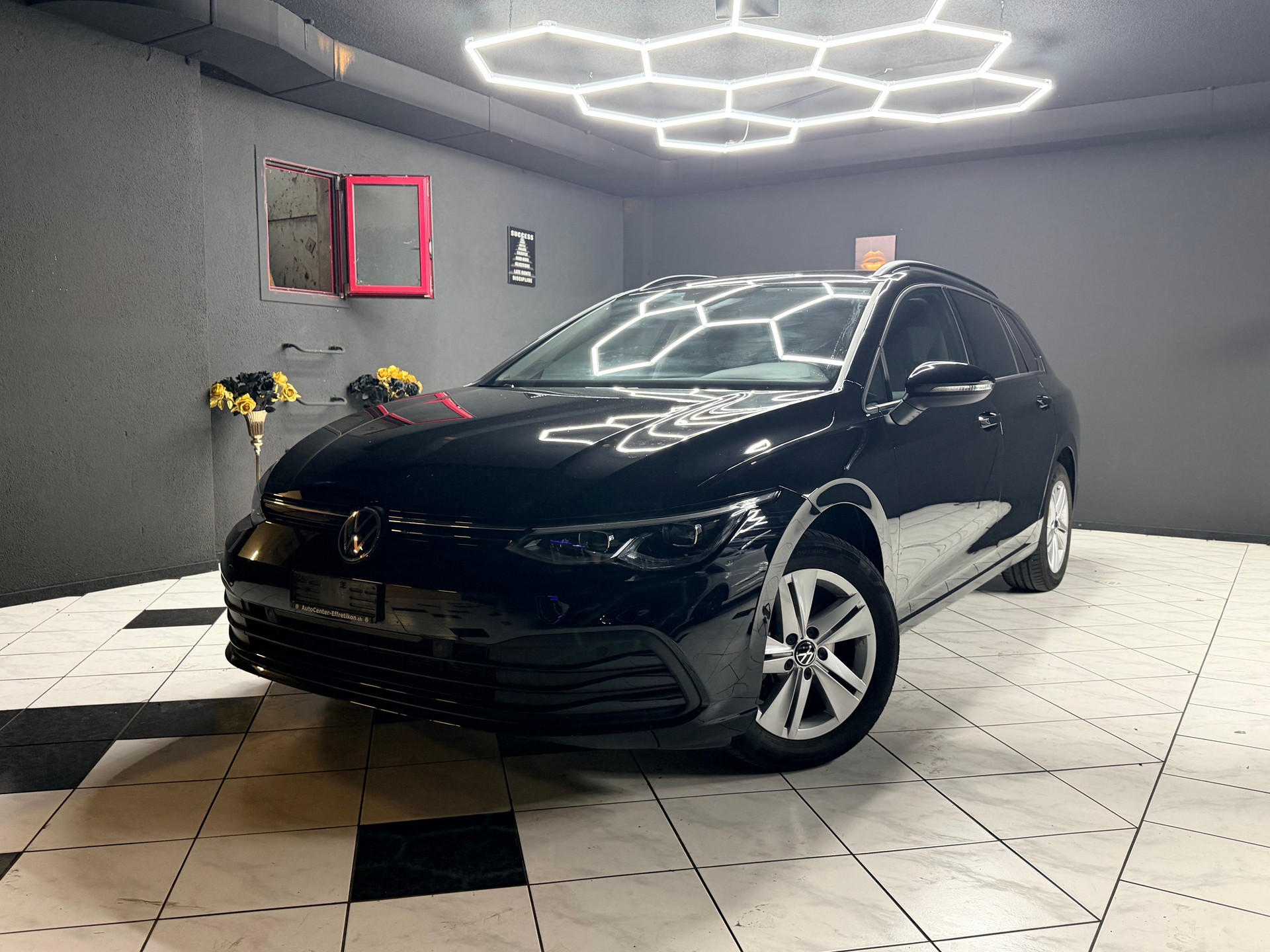 VW Golf Variant 1.5 TSI Life DSG-image-1
