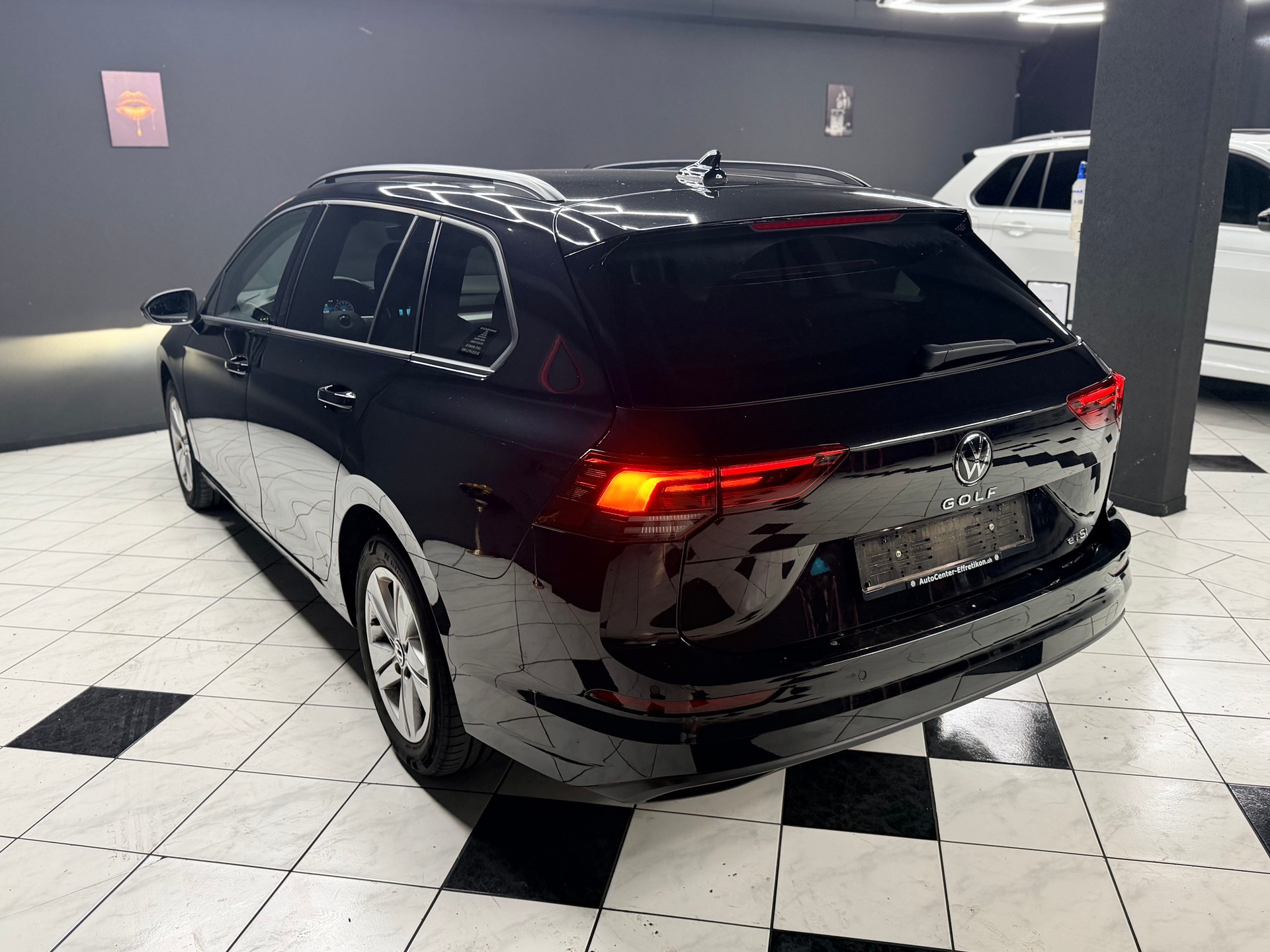 VW Golf Variant 1.5 TSI Life DSG-image-4