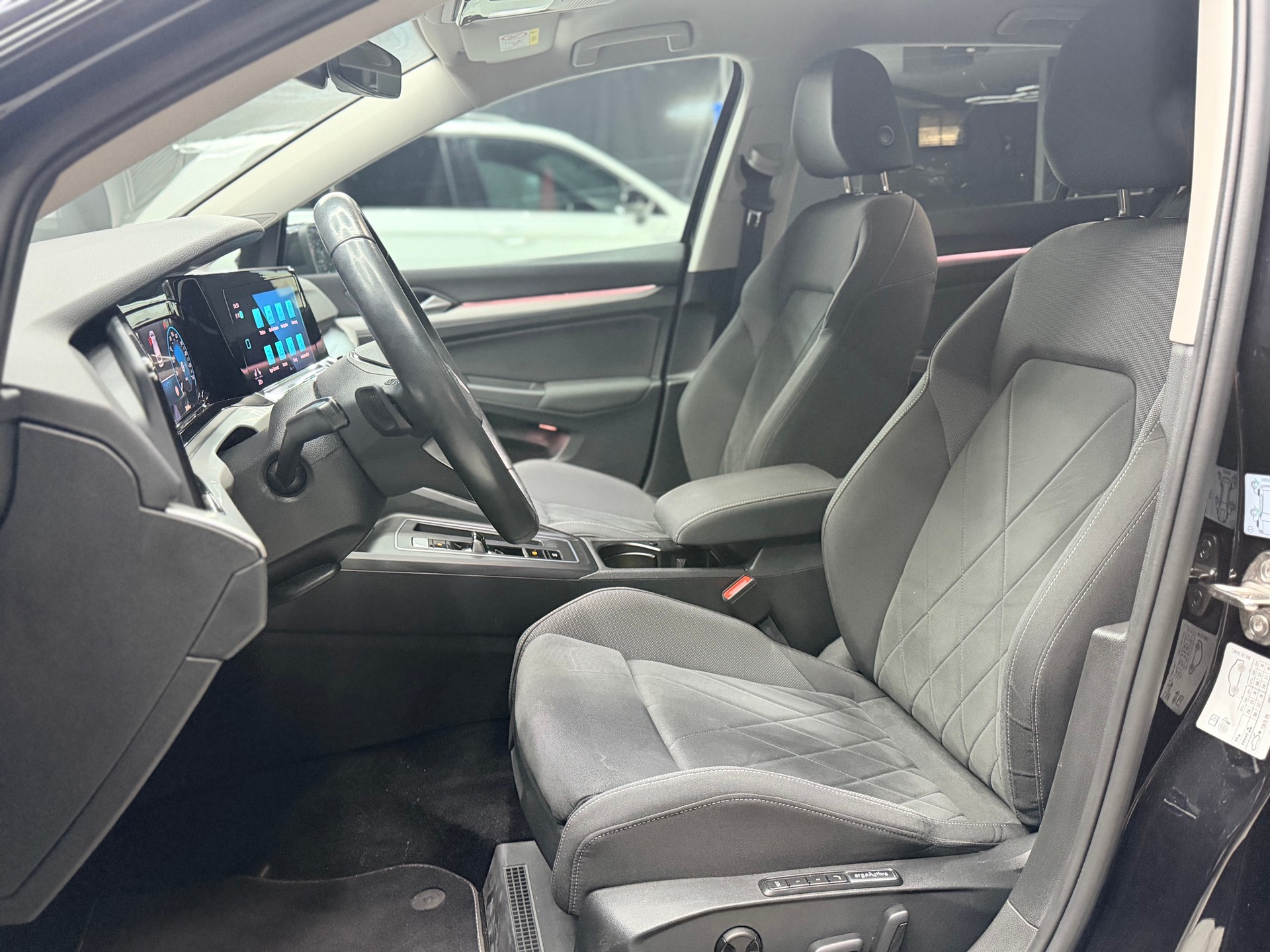 VW Golf Variant 1.5 TSI Life DSG-image-7