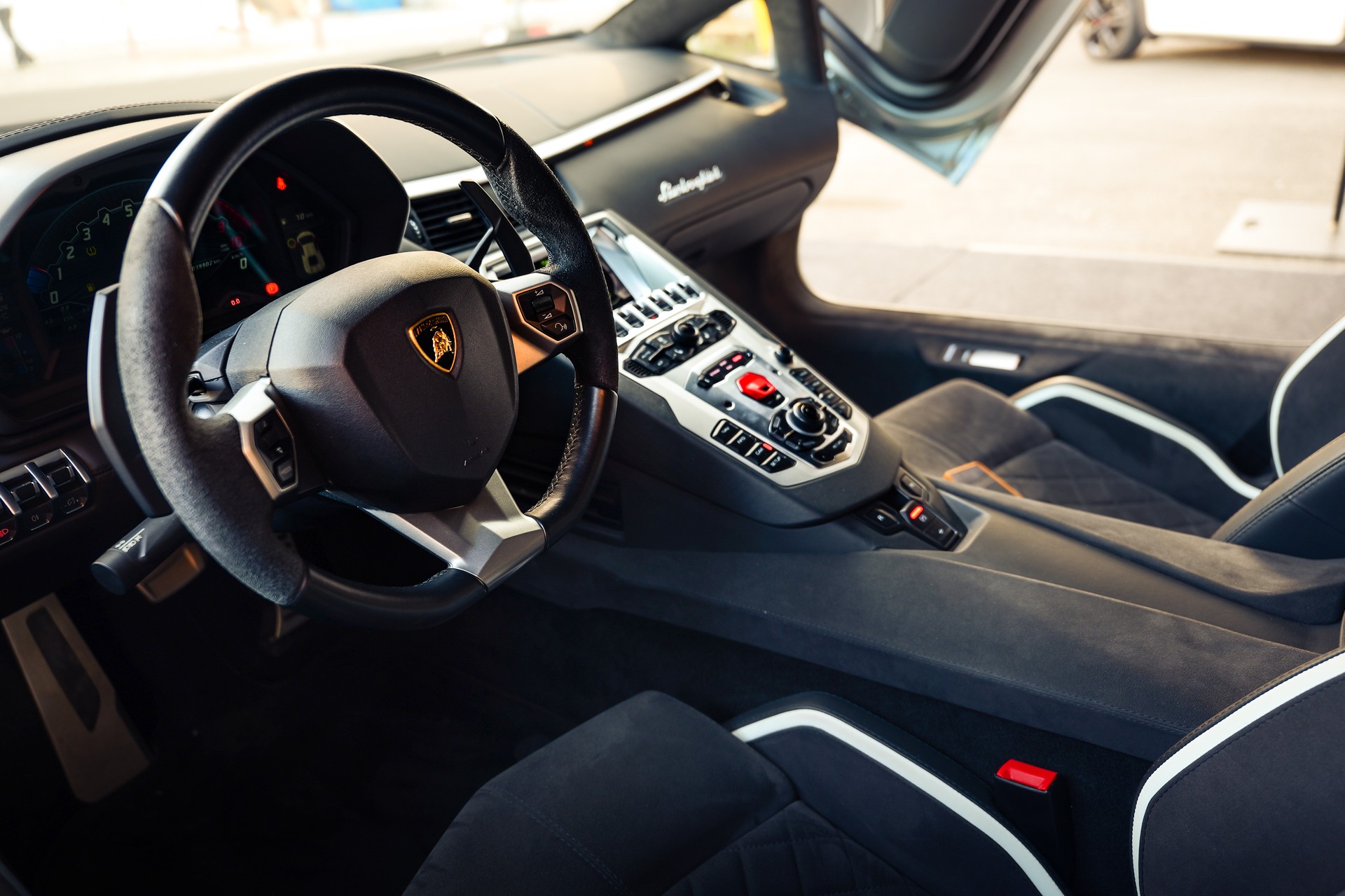 LAMBORGHINI Aventador S LP740-4 Coupé E-Gear-image-8