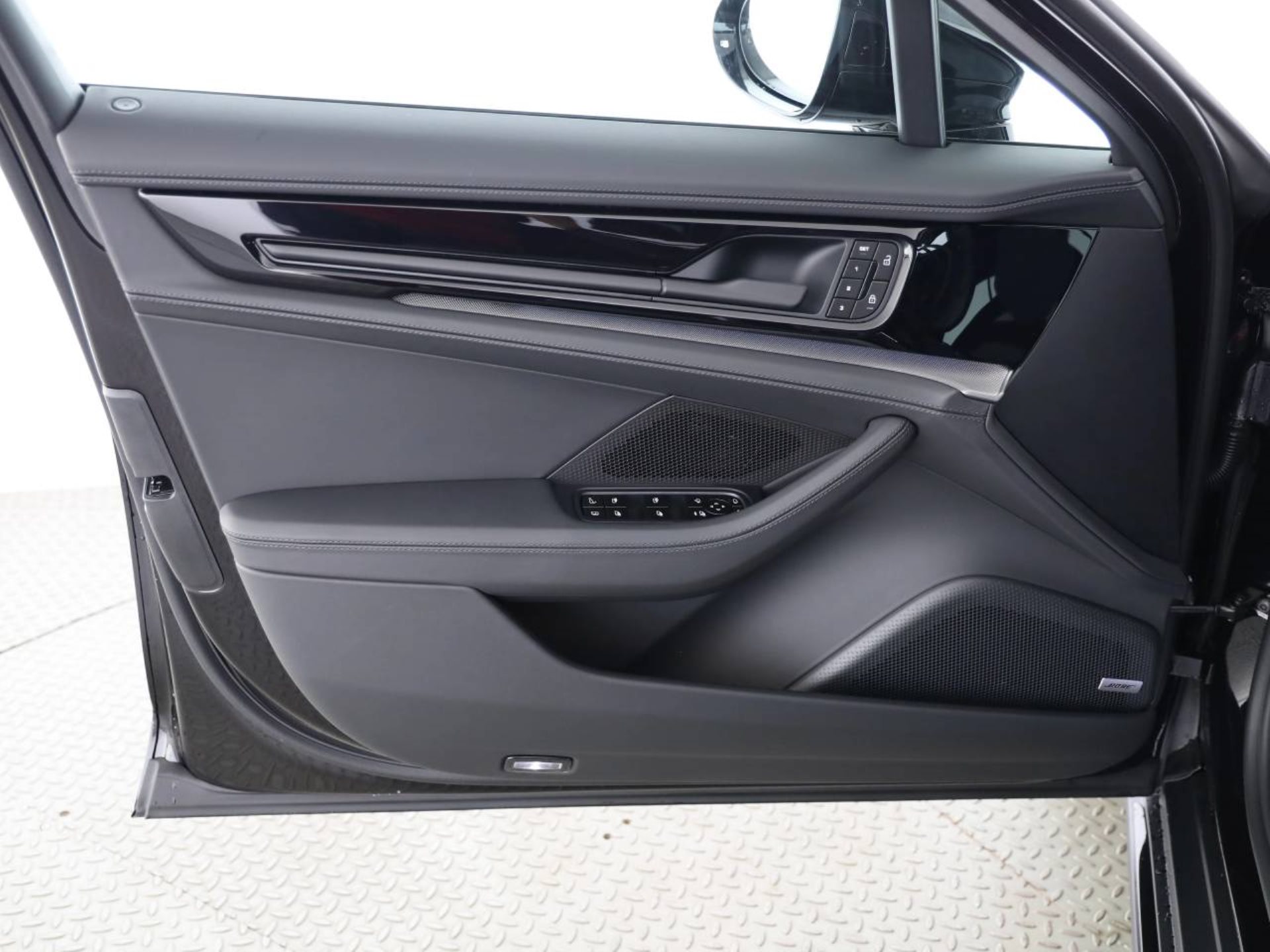 PORSCHE Panamera 4 E-Hybrid-image-16