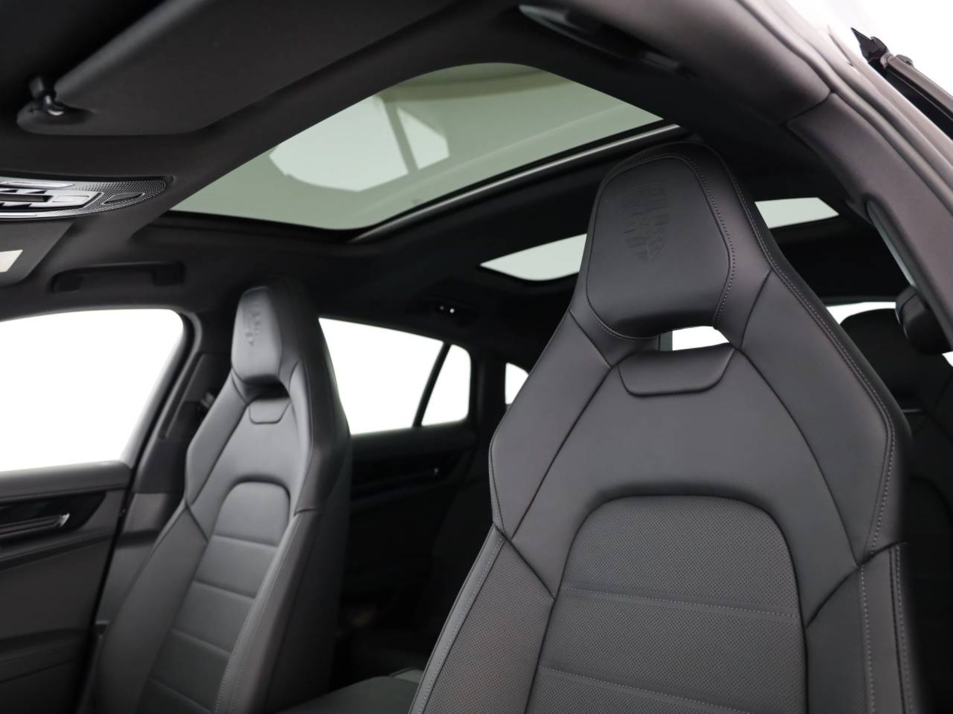 PORSCHE Panamera 4 E-Hybrid-image-17