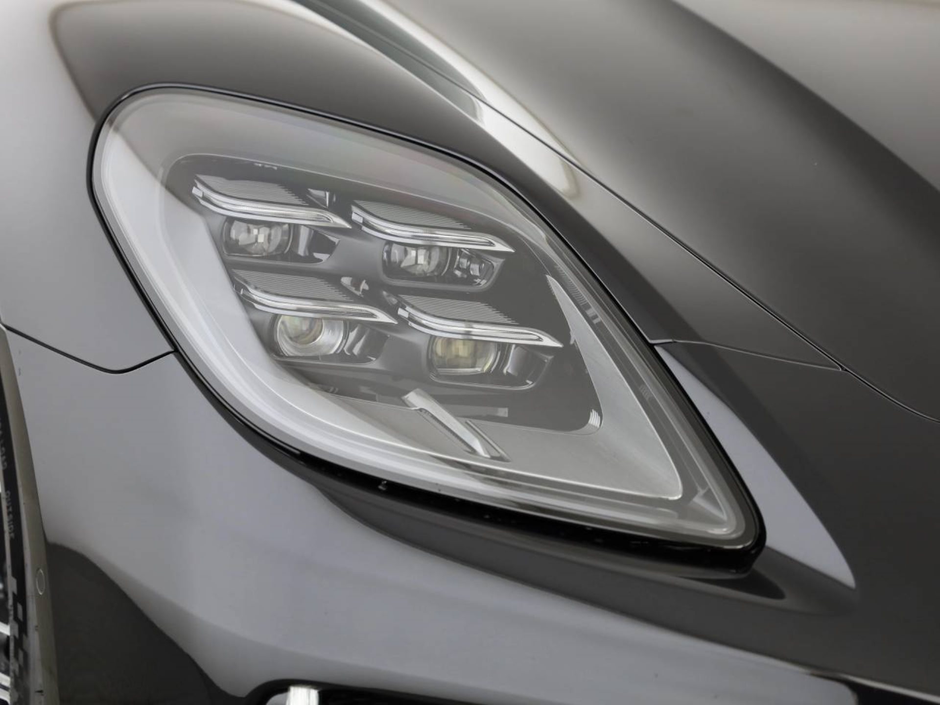 PORSCHE Panamera 4 E-Hybrid-image-7