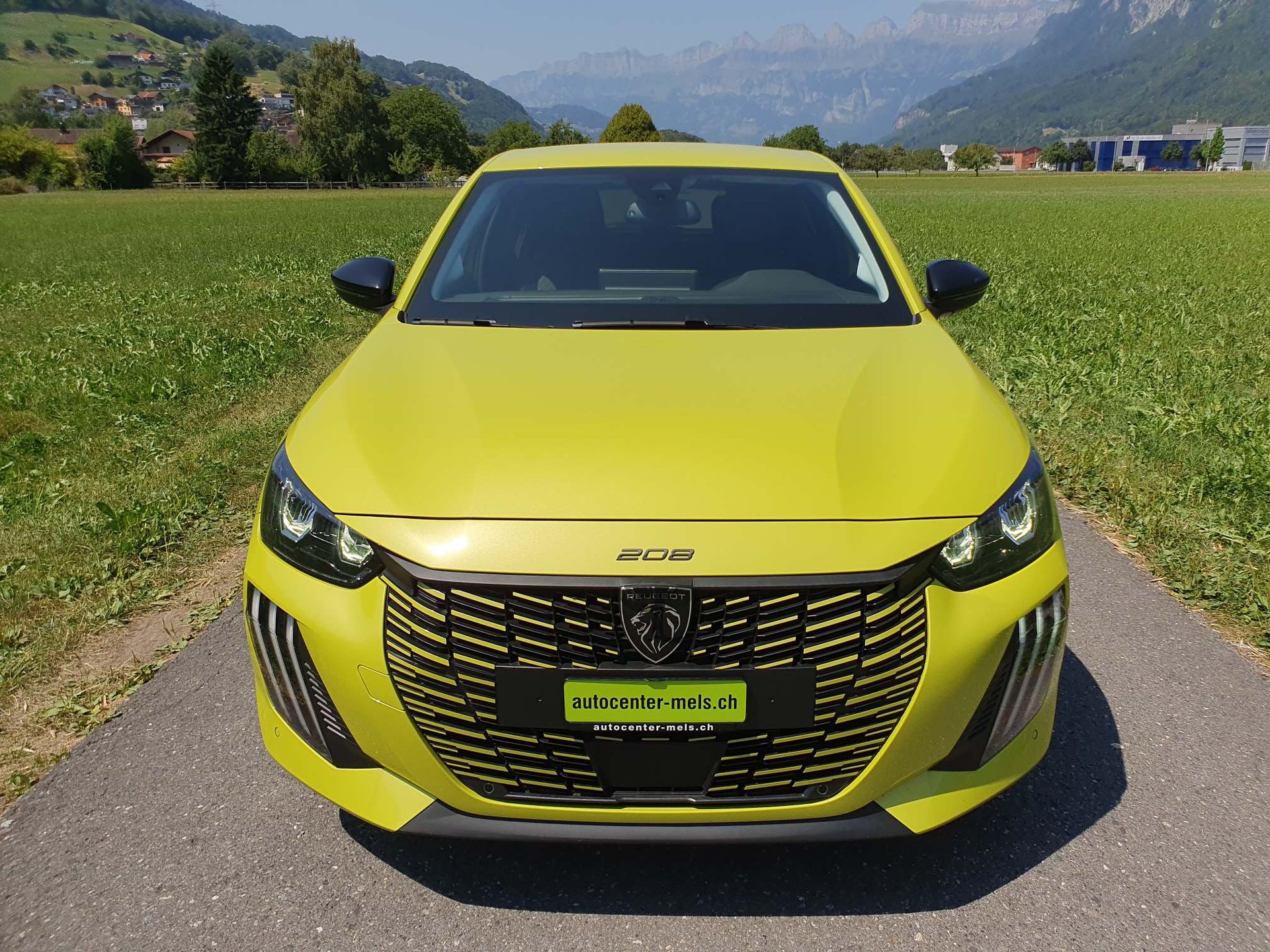 PEUGEOT 208 1.2 Hybrid Style-image-2