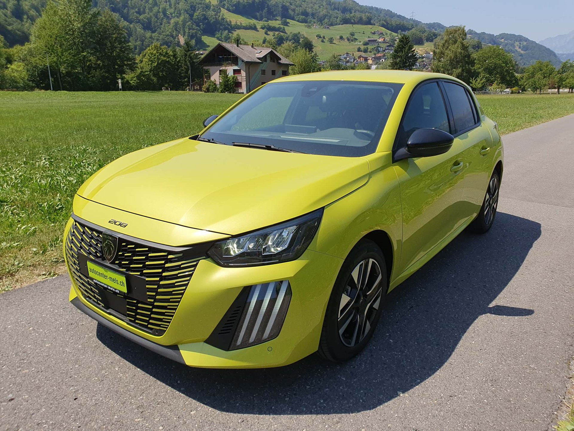 PEUGEOT 208 1.2 Hybrid Style-image-3