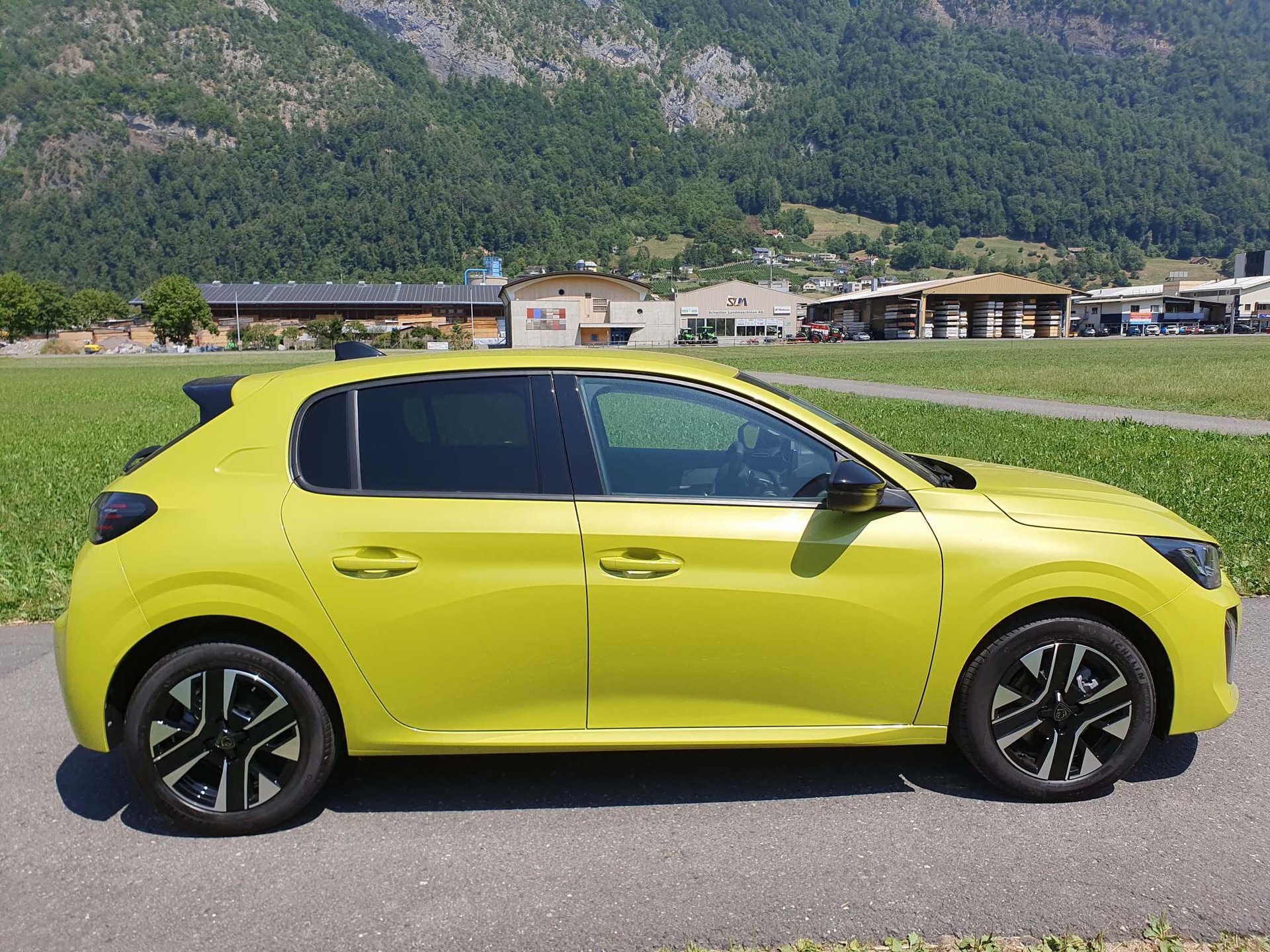 PEUGEOT 208 1.2 Hybrid Style-image-7
