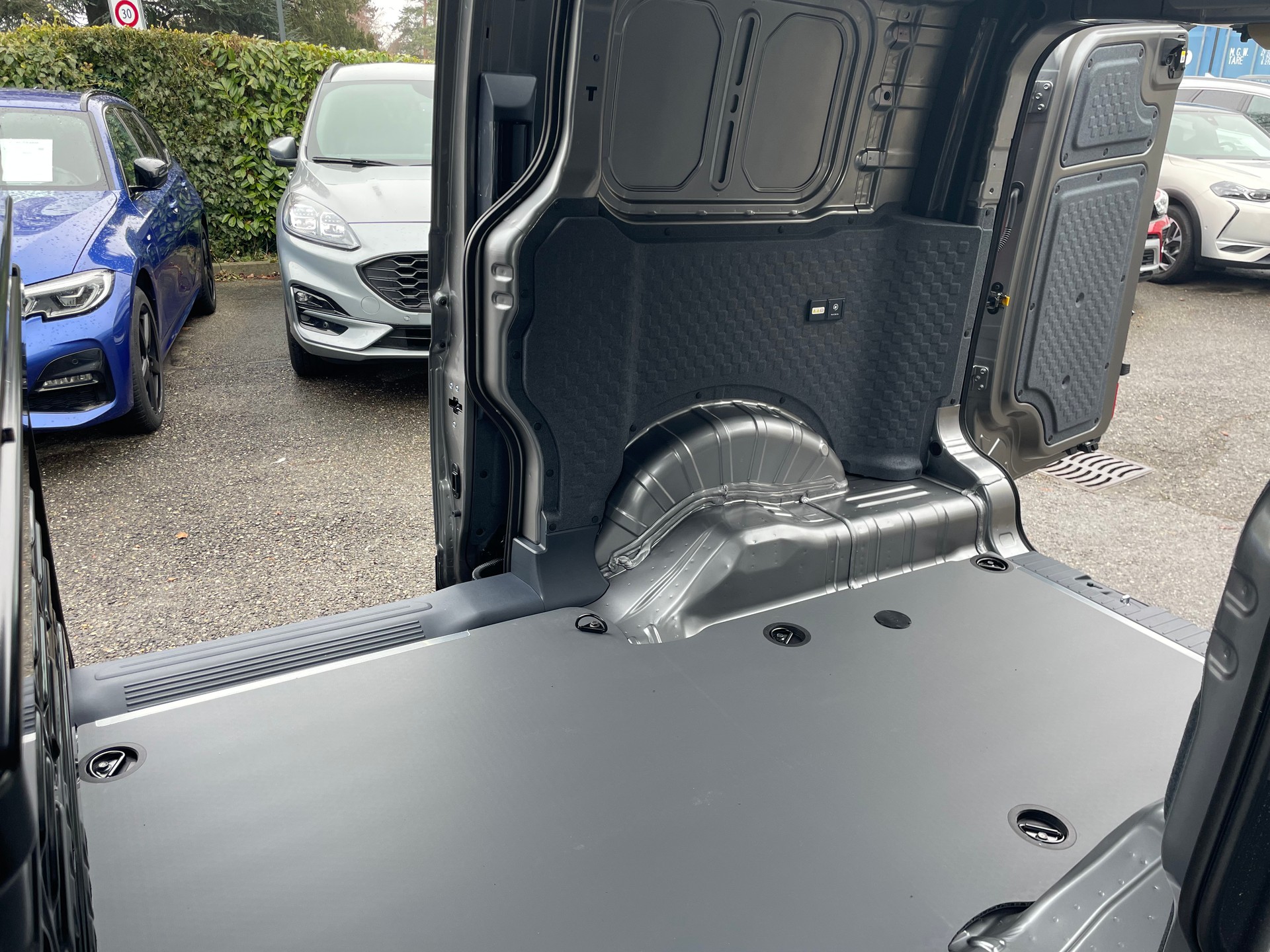 KIA PV5 Cargo 71.2 kWh Elite-image-6