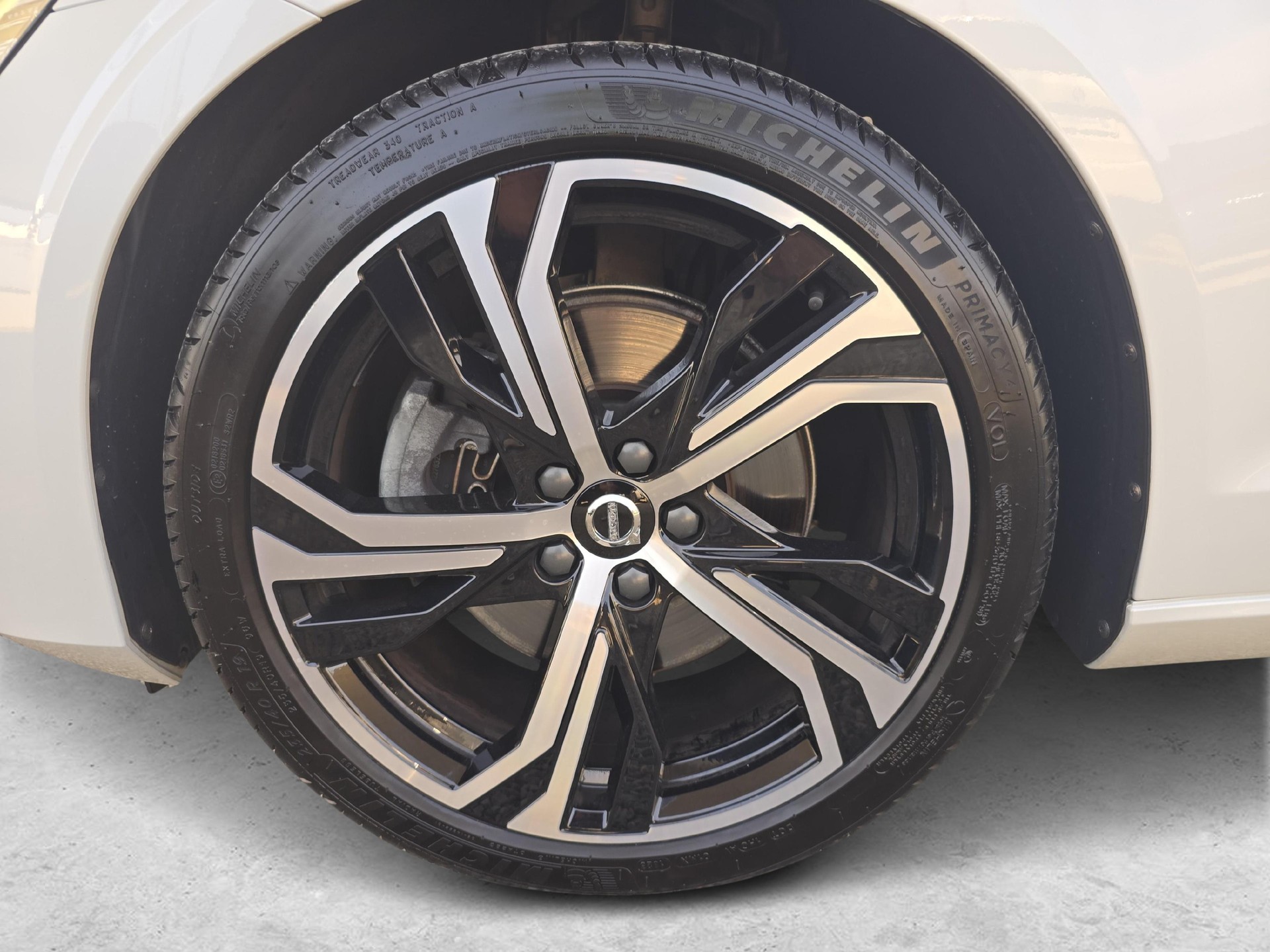 VOLVO V60 2.0 B4 Plus Dark-image-19
