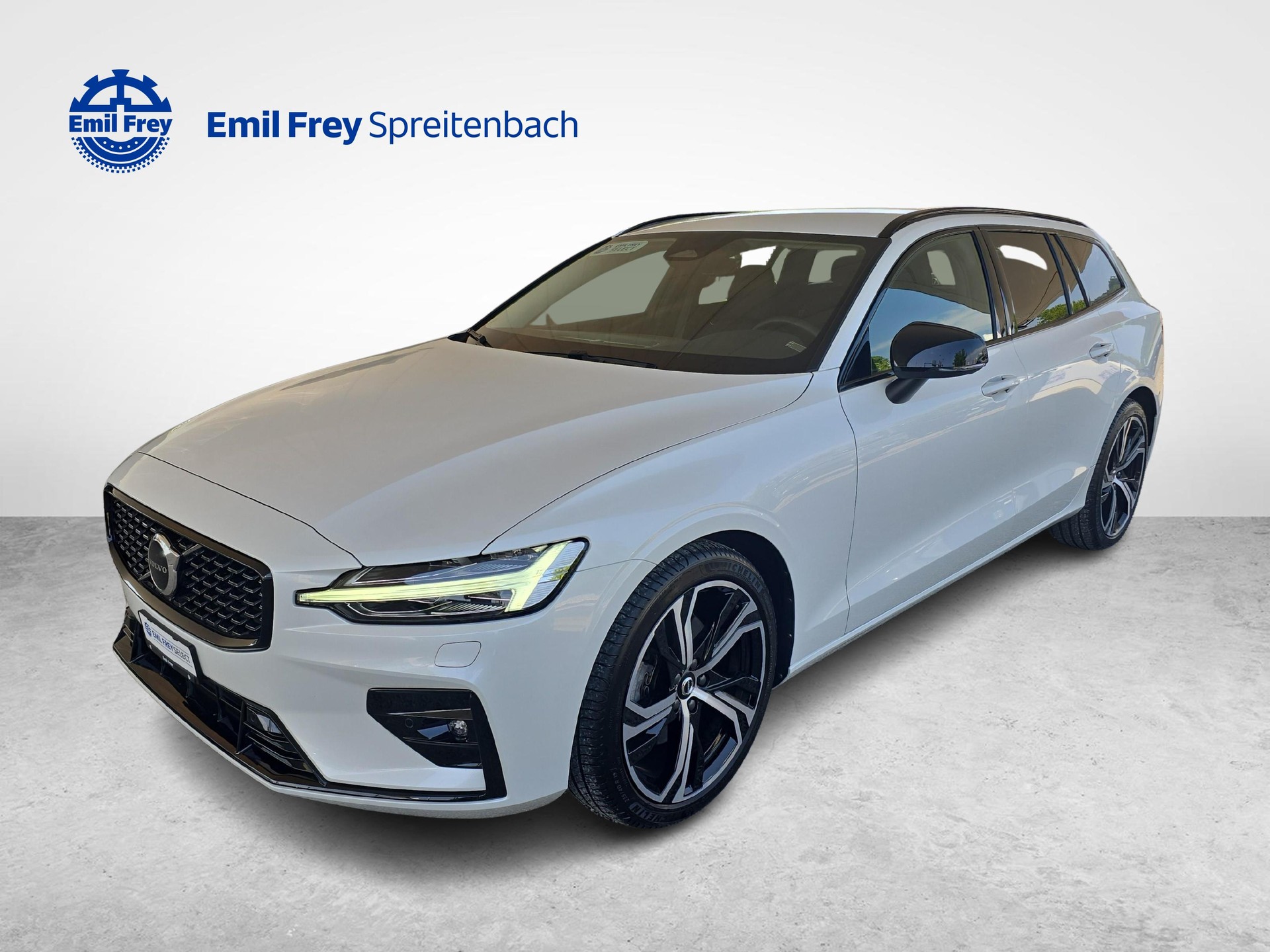 VOLVO V60 2.0 B4 Plus Dark-image-0