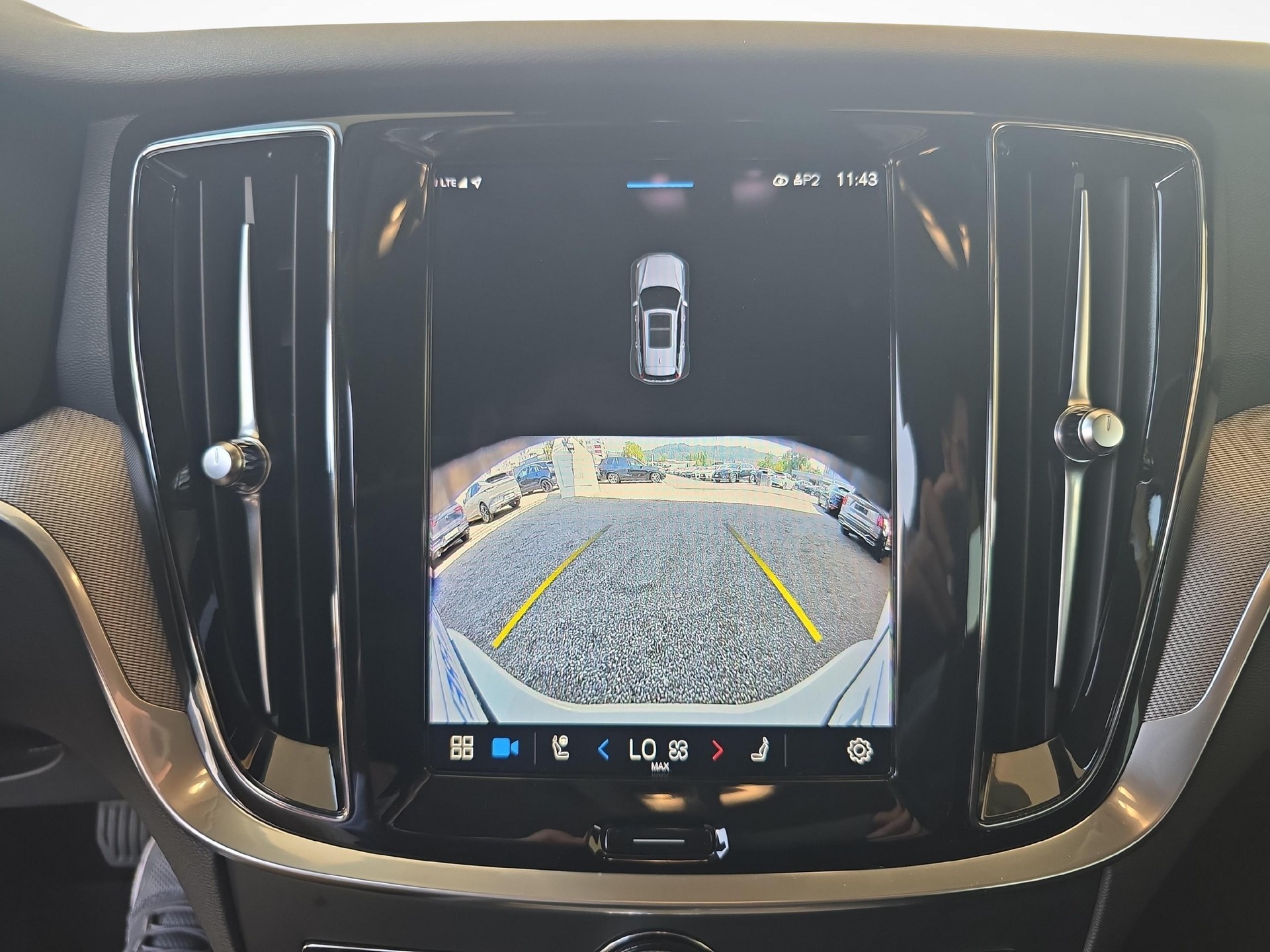 VOLVO V60 2.0 B4 Plus Dark-image-13