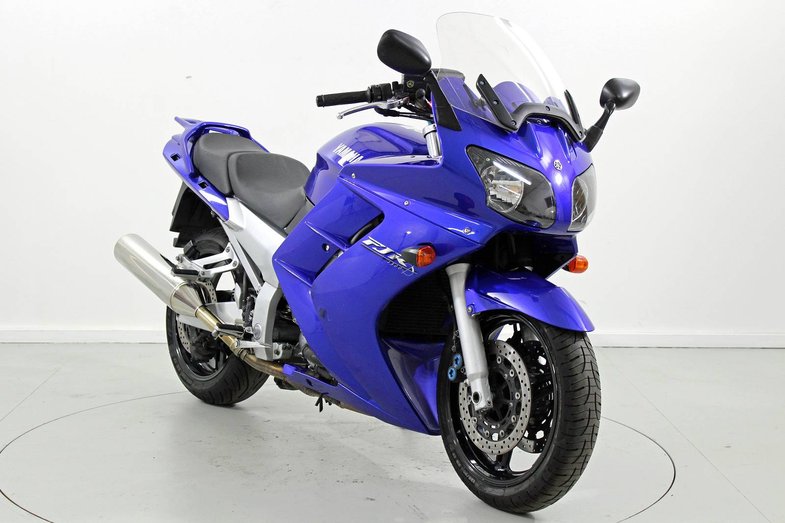 YAMAHA FJR 1300-showroom-element-1