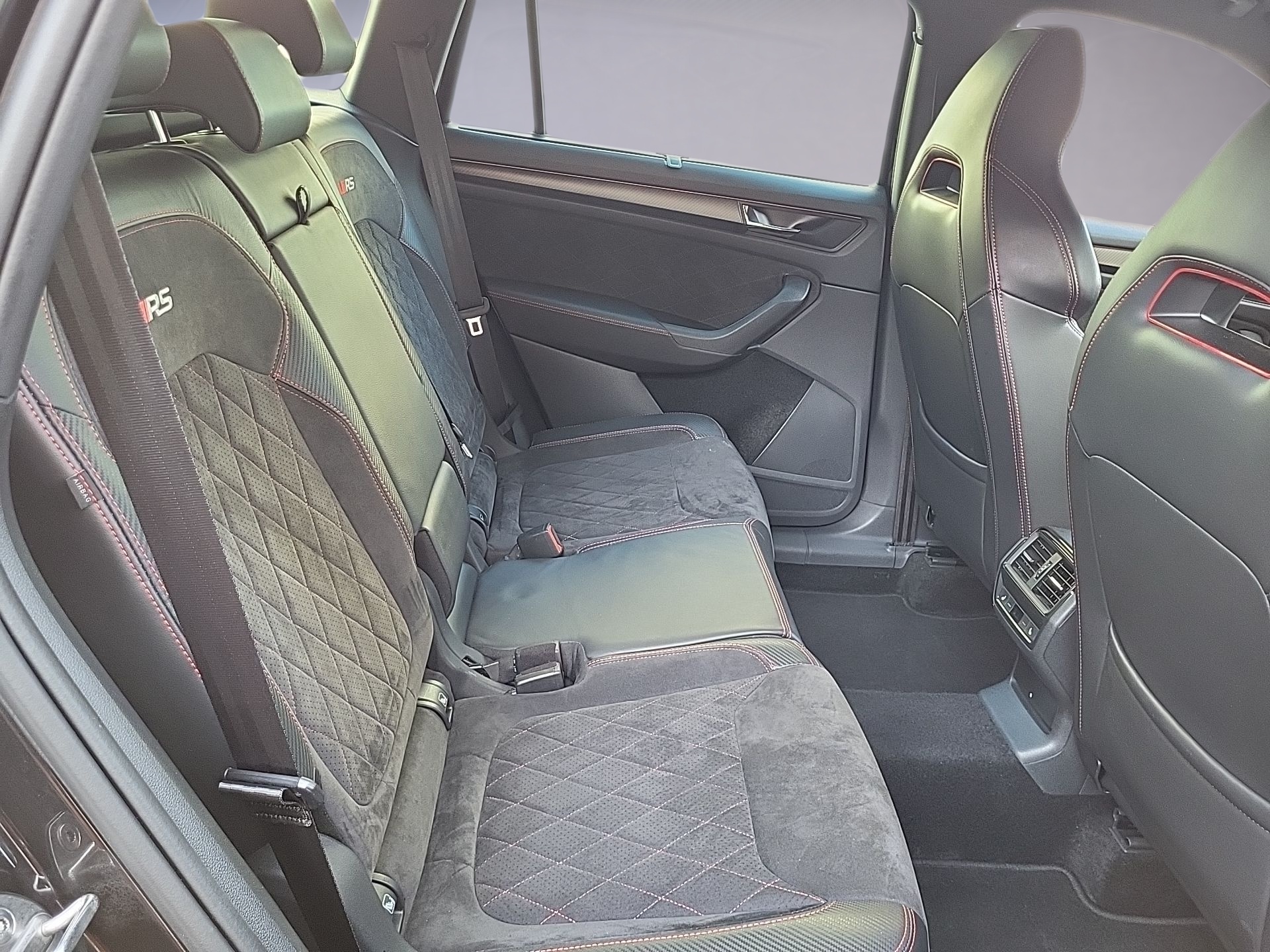 SKODA Kodiaq 2.0 Bi-TDI SCR RS 4x4 DSG-image-14
