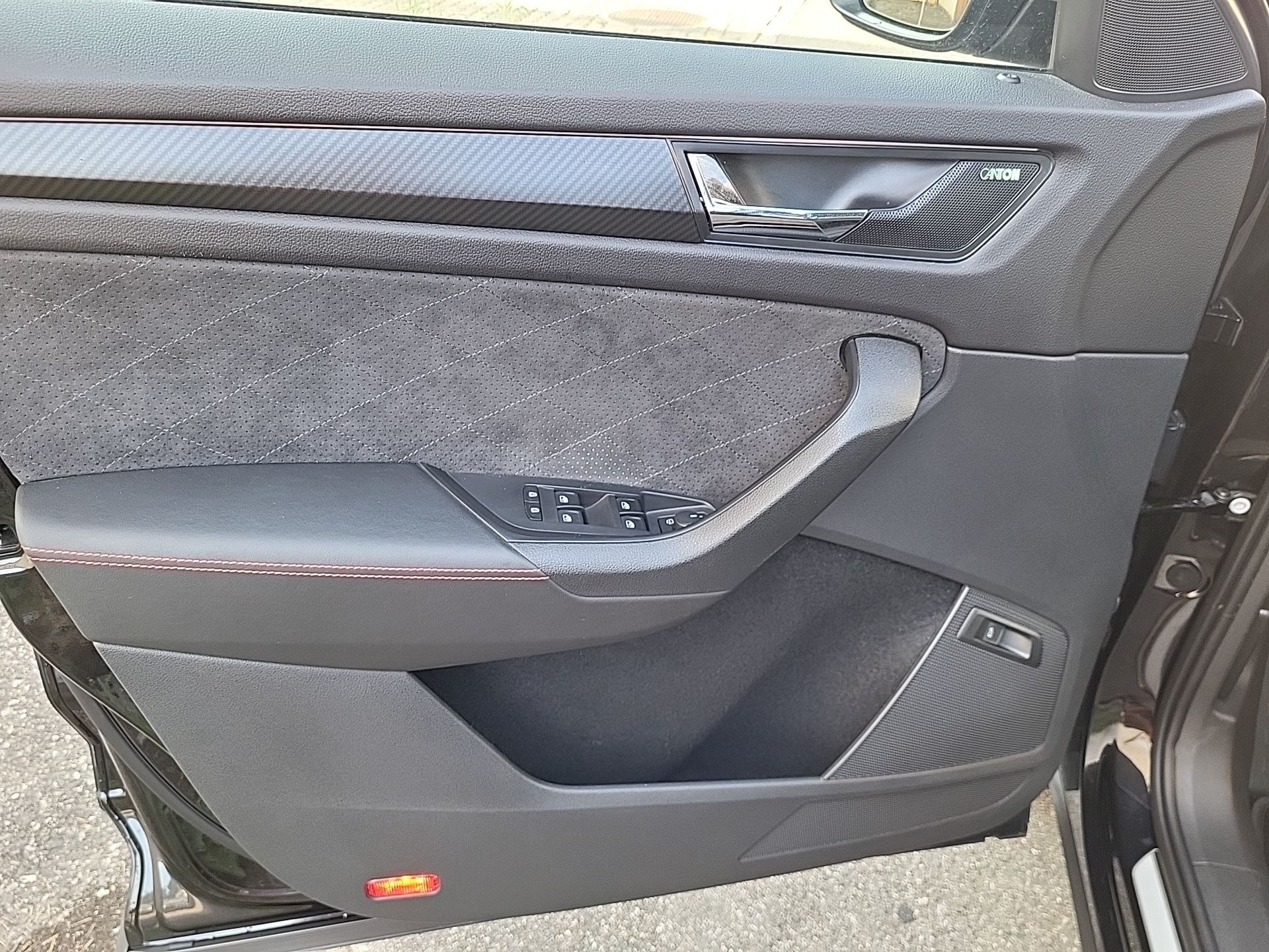 SKODA Kodiaq 2.0 Bi-TDI SCR RS 4x4 DSG-image-8