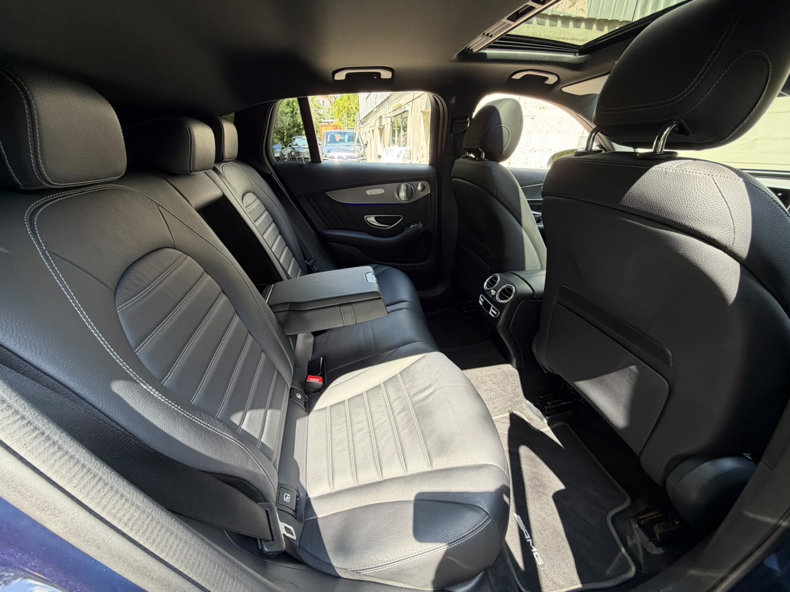 MERCEDES-BENZ EQC 400 AMG Line 4Matic-image-18