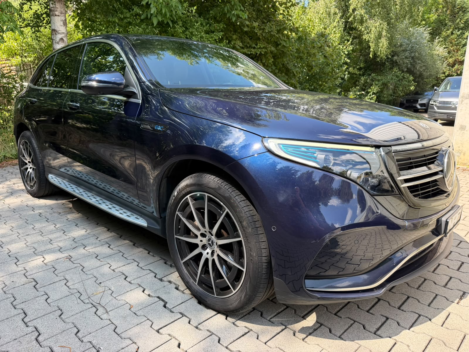 MERCEDES-BENZ EQC 400 AMG Line 4Matic-image-6