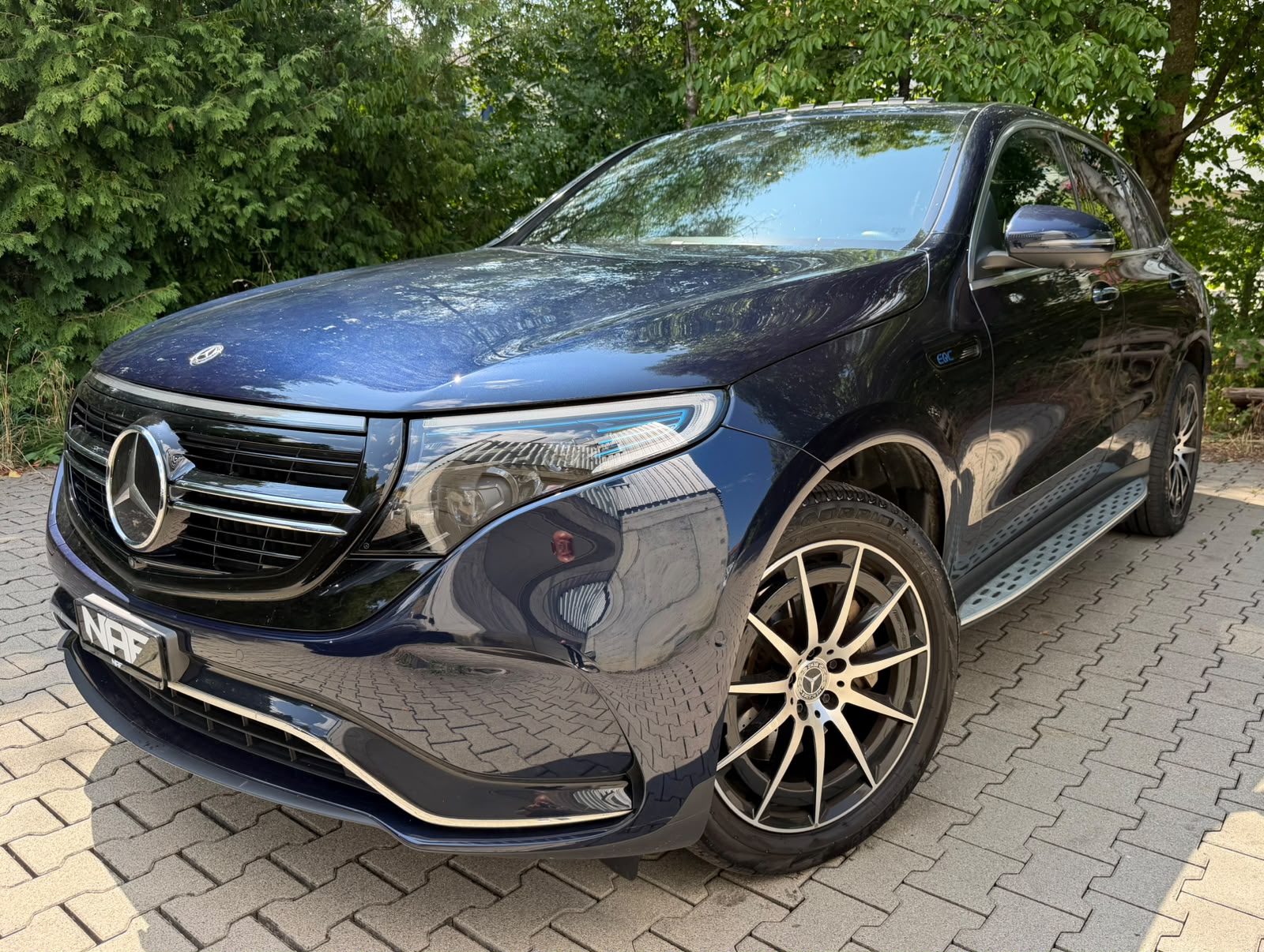 MERCEDES-BENZ EQC 400 AMG Line 4Matic-image-0