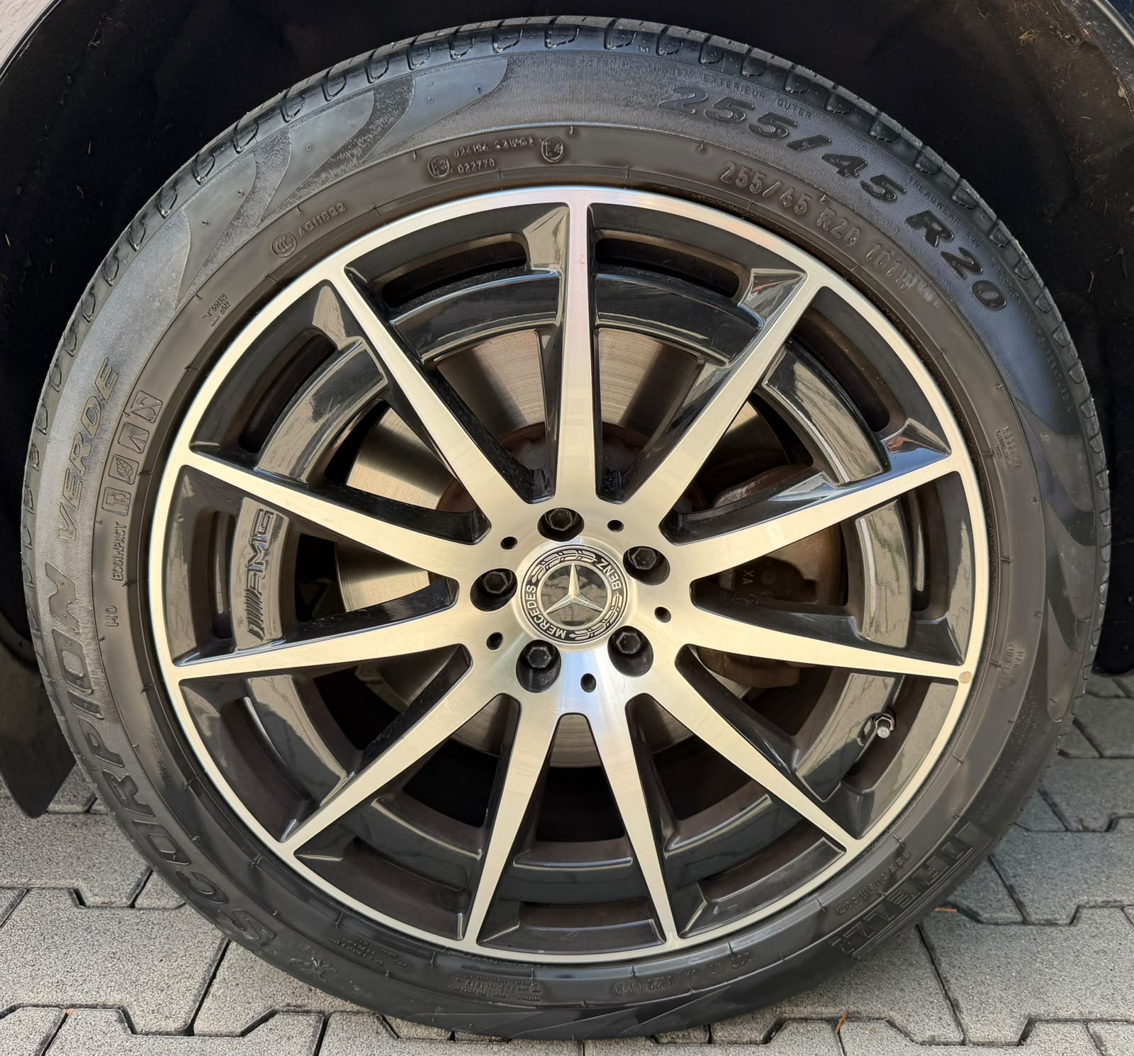 MERCEDES-BENZ EQC 400 AMG Line 4Matic-image-8